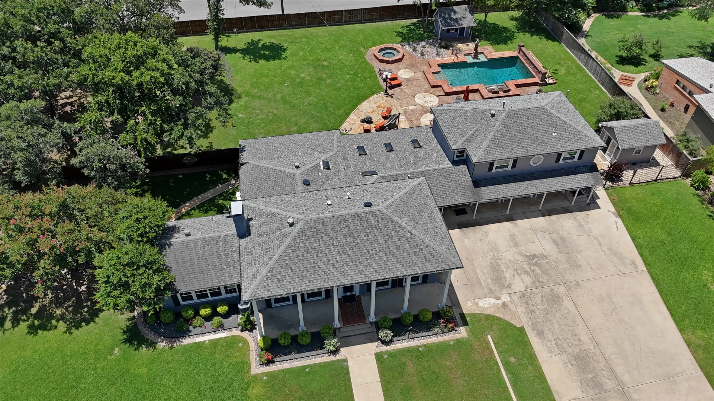 Single Family Residence For Sale in Denton County , 315 Mimosa Drive, Denton, Texas 76201, 3 Bedroom, 3 Bathroom, 3 Garage spaces, 2,991 Sqft, built in 1951, mls#21307305, Real Estate Agent in Denton, Homes For Sale in Denton county, Homes For Sale in Denton, Realtor in Denton Texas, Real Estate Brokerage Independent Realty Texas, Luminita Cordes Realtor