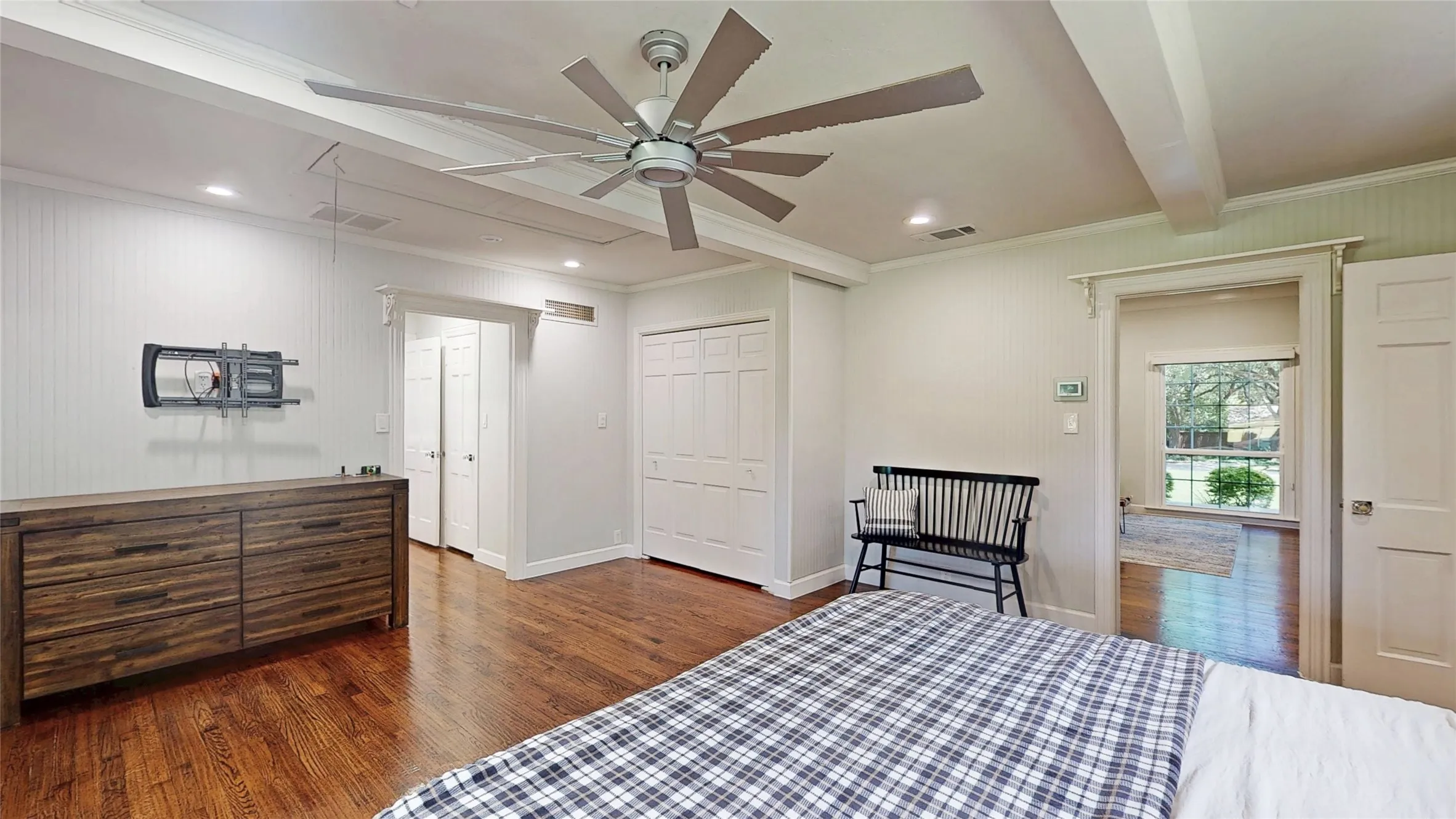 Single Family Residence For Sale in Denton County , 315 Mimosa Drive, Denton, Texas 76201, 3 Bedroom, 3 Bathroom, 3 Garage spaces, 2,991 Sqft, built in 1951, mls#21307305, Real Estate Agent in Denton, Homes For Sale in Denton county, Homes For Sale in Denton, Realtor in Denton Texas, Real Estate Brokerage Independent Realty Texas, Luminita Cordes Realtor