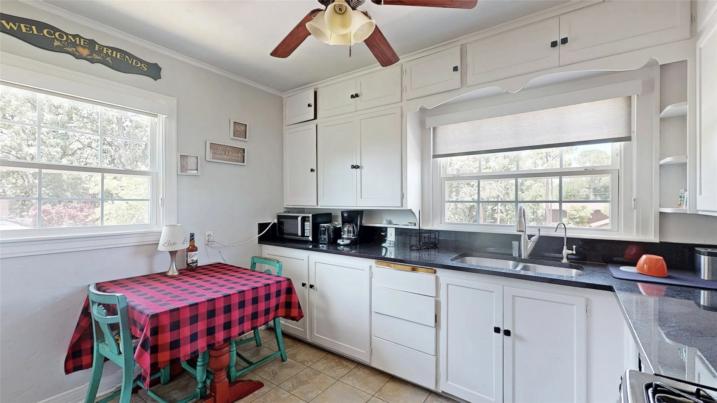 Single Family Residence For Sale in Denton County , 315 Mimosa Drive, Denton, Texas 76201, 3 Bedroom, 3 Bathroom, 3 Garage spaces, 2,991 Sqft, built in 1951, mls#21307305, Real Estate Agent in Denton, Homes For Sale in Denton county, Homes For Sale in Denton, Realtor in Denton Texas, Real Estate Brokerage Independent Realty Texas, Luminita Cordes Realtor