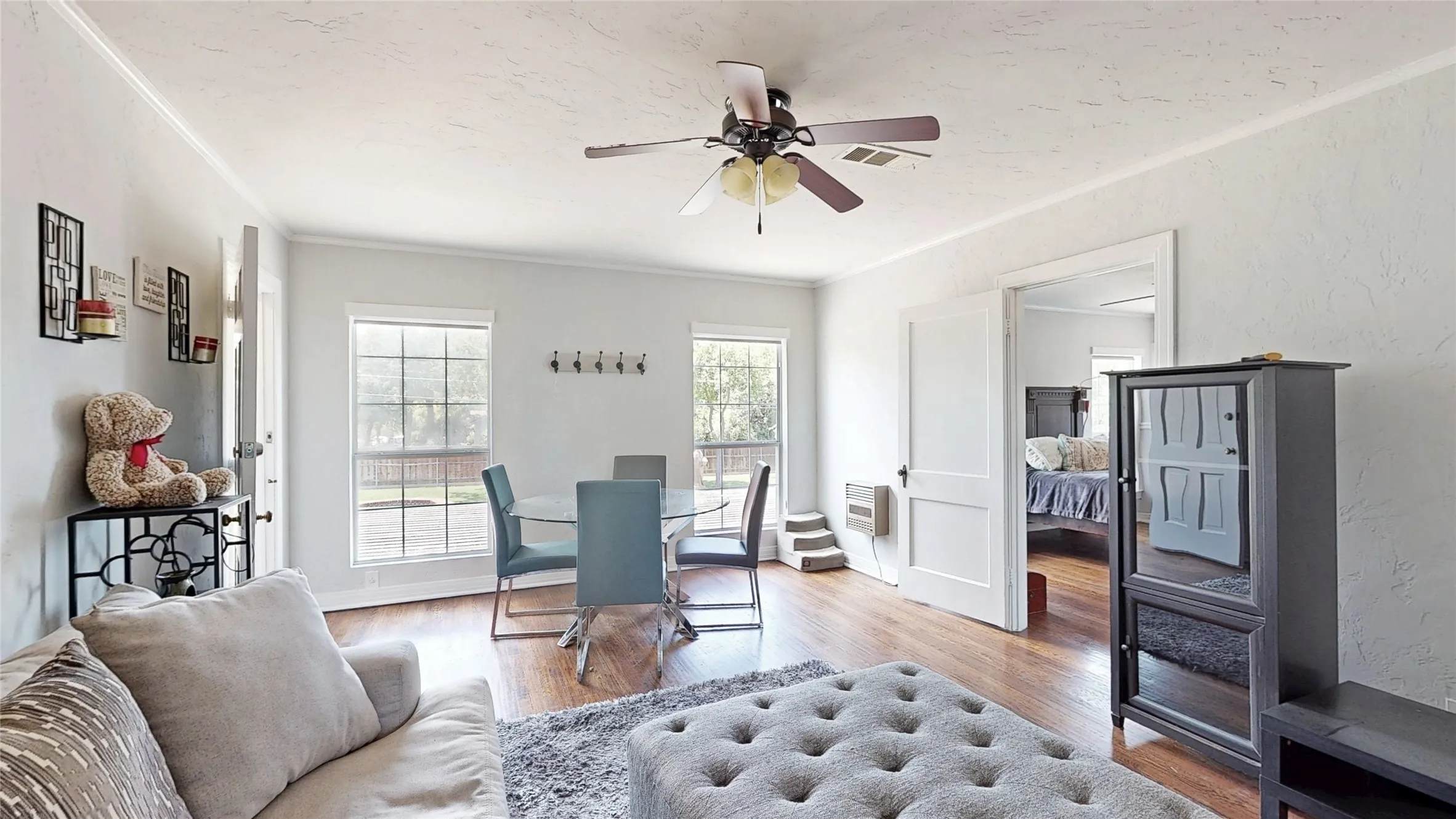 Single Family Residence For Sale in Denton County , 315 Mimosa Drive, Denton, Texas 76201, 3 Bedroom, 3 Bathroom, 3 Garage spaces, 2,991 Sqft, built in 1951, mls#21307305, Real Estate Agent in Denton, Homes For Sale in Denton county, Homes For Sale in Denton, Realtor in Denton Texas, Real Estate Brokerage Independent Realty Texas, Luminita Cordes Realtor