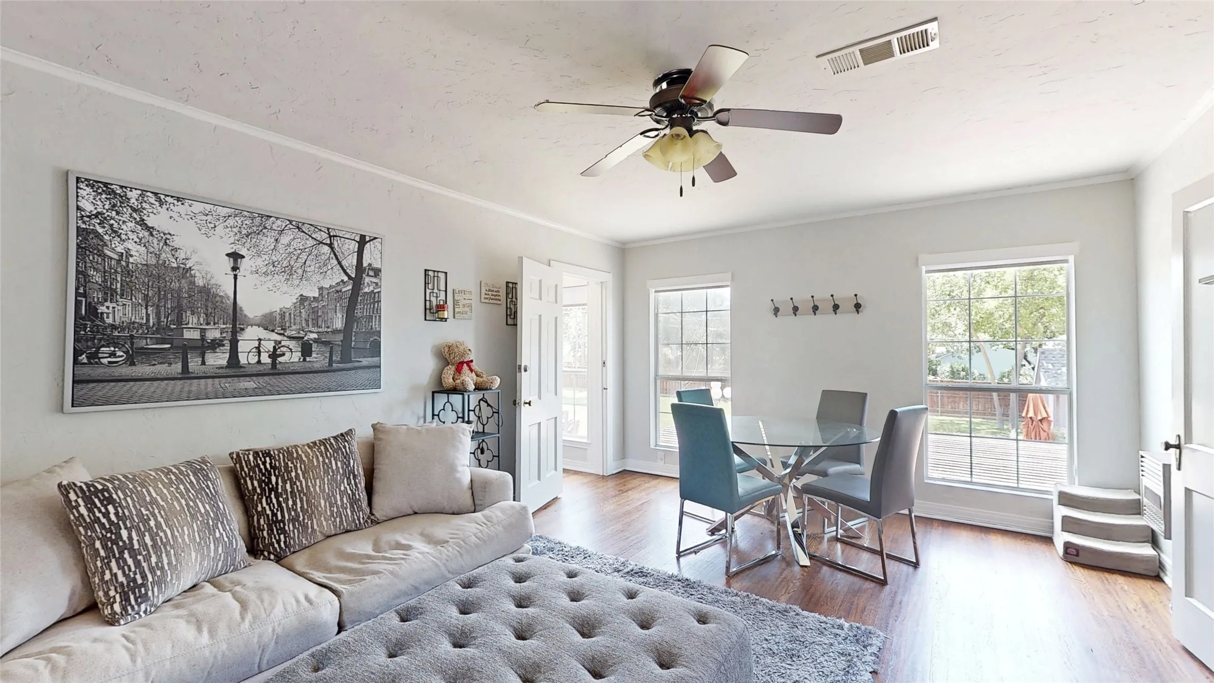 Single Family Residence For Sale in Denton County , 315 Mimosa Drive, Denton, Texas 76201, 3 Bedroom, 3 Bathroom, 3 Garage spaces, 2,991 Sqft, built in 1951, mls#21307305, Real Estate Agent in Denton, Homes For Sale in Denton county, Homes For Sale in Denton, Realtor in Denton Texas, Real Estate Brokerage Independent Realty Texas, Luminita Cordes Realtor