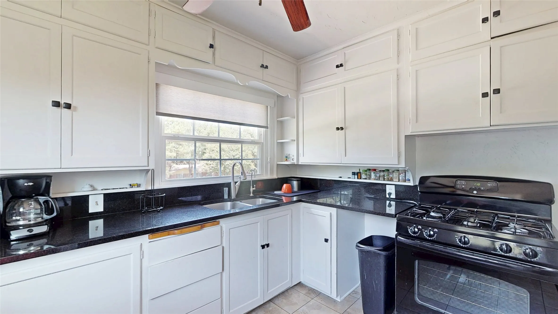 Single Family Residence For Sale in Denton County , 315 Mimosa Drive, Denton, Texas 76201, 3 Bedroom, 3 Bathroom, 3 Garage spaces, 2,991 Sqft, built in 1951, mls#21307305, Real Estate Agent in Denton, Homes For Sale in Denton county, Homes For Sale in Denton, Realtor in Denton Texas, Real Estate Brokerage Independent Realty Texas, Luminita Cordes Realtor