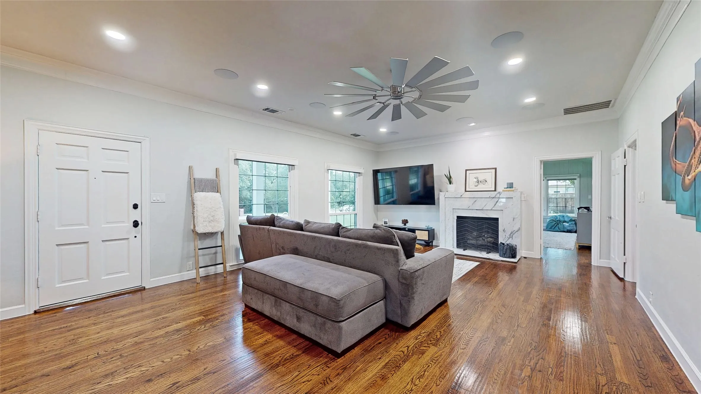 Single Family Residence For Sale in Denton County , 315 Mimosa Drive, Denton, Texas 76201, 3 Bedroom, 3 Bathroom, 3 Garage spaces, 2,991 Sqft, built in 1951, mls#21307305, Real Estate Agent in Denton, Homes For Sale in Denton county, Homes For Sale in Denton, Realtor in Denton Texas, Real Estate Brokerage Independent Realty Texas, Luminita Cordes Realtor