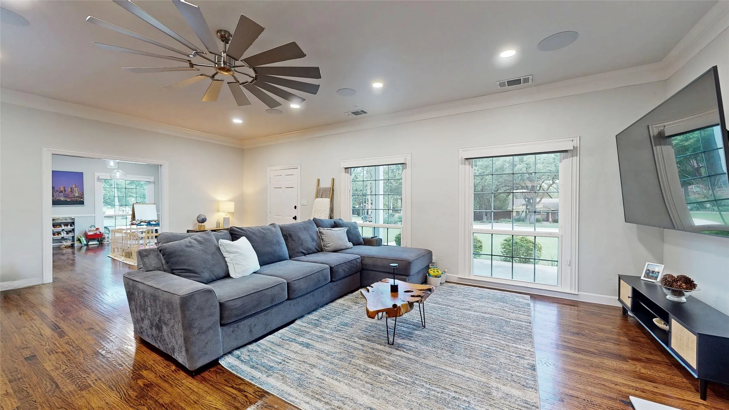 Single Family Residence For Sale in Denton County , 315 Mimosa Drive, Denton, Texas 76201, 3 Bedroom, 3 Bathroom, 3 Garage spaces, 2,991 Sqft, built in 1951, mls#21307305, Real Estate Agent in Denton, Homes For Sale in Denton county, Homes For Sale in Denton, Realtor in Denton Texas, Real Estate Brokerage Independent Realty Texas, Luminita Cordes Realtor