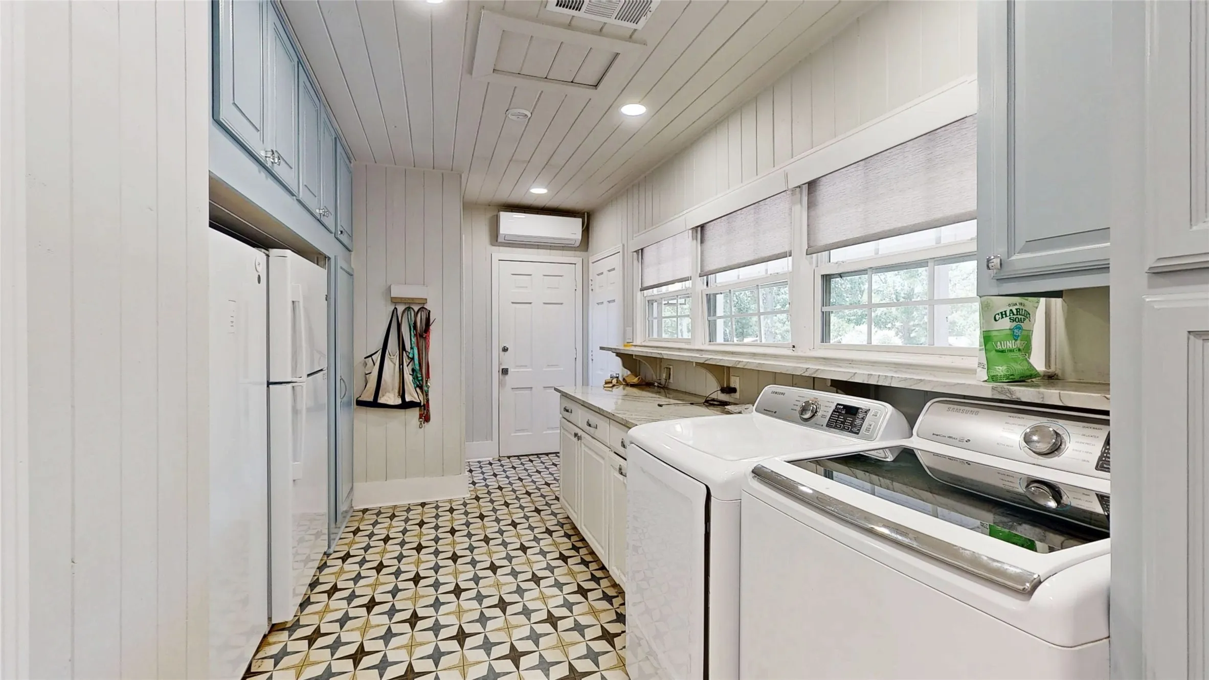 Single Family Residence For Sale in Denton County , 315 Mimosa Drive, Denton, Texas 76201, 3 Bedroom, 3 Bathroom, 3 Garage spaces, 2,991 Sqft, built in 1951, mls#21307305, Real Estate Agent in Denton, Homes For Sale in Denton county, Homes For Sale in Denton, Realtor in Denton Texas, Real Estate Brokerage Independent Realty Texas, Luminita Cordes Realtor