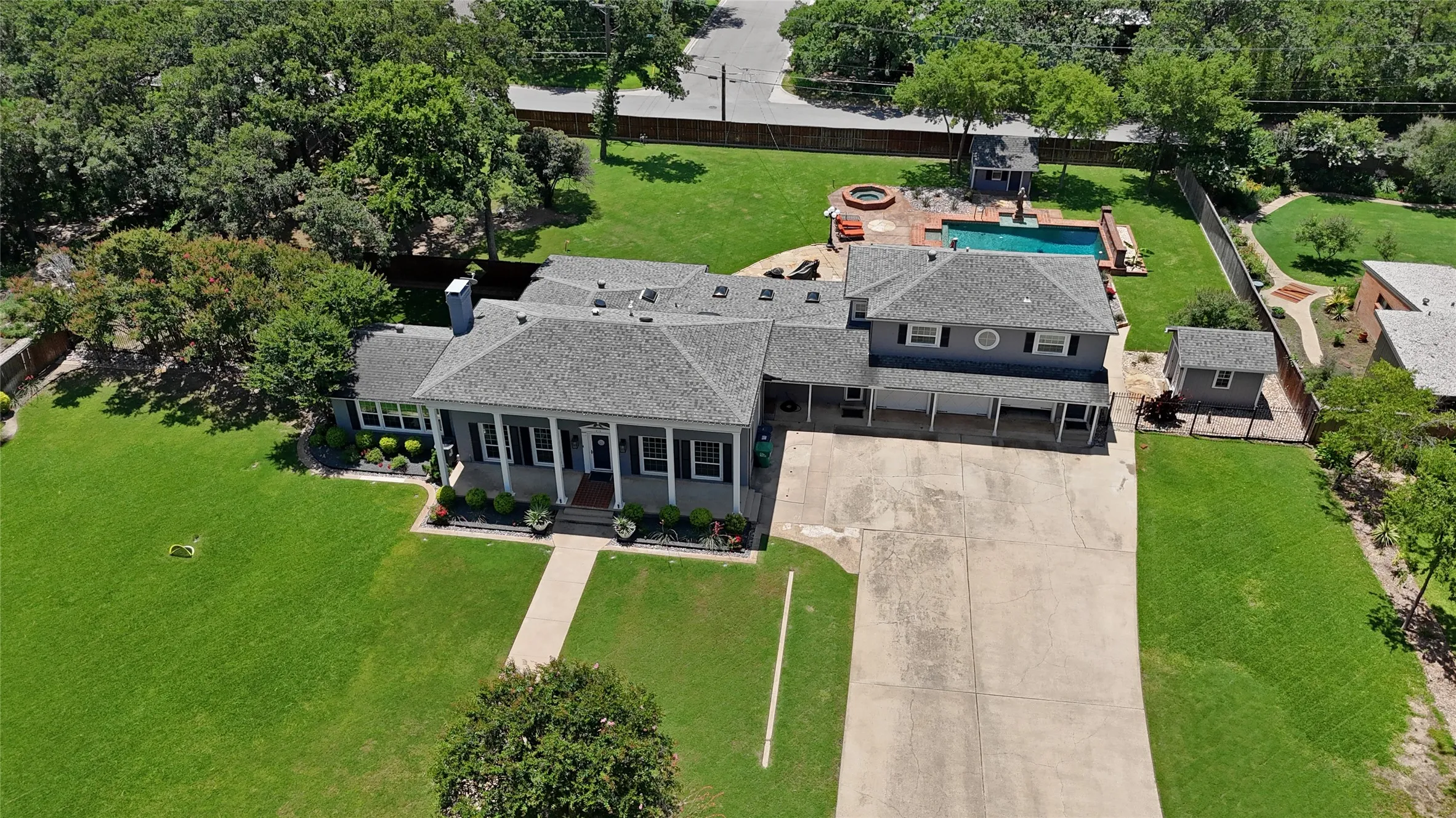 Single Family Residence For Sale in Denton County , 315 Mimosa Drive, Denton, Texas 76201, 3 Bedroom, 3 Bathroom, 3 Garage spaces, 2,991 Sqft, built in 1951, mls#21307305, Real Estate Agent in Denton, Homes For Sale in Denton county, Homes For Sale in Denton, Realtor in Denton Texas, Real Estate Brokerage Independent Realty Texas, Luminita Cordes Realtor