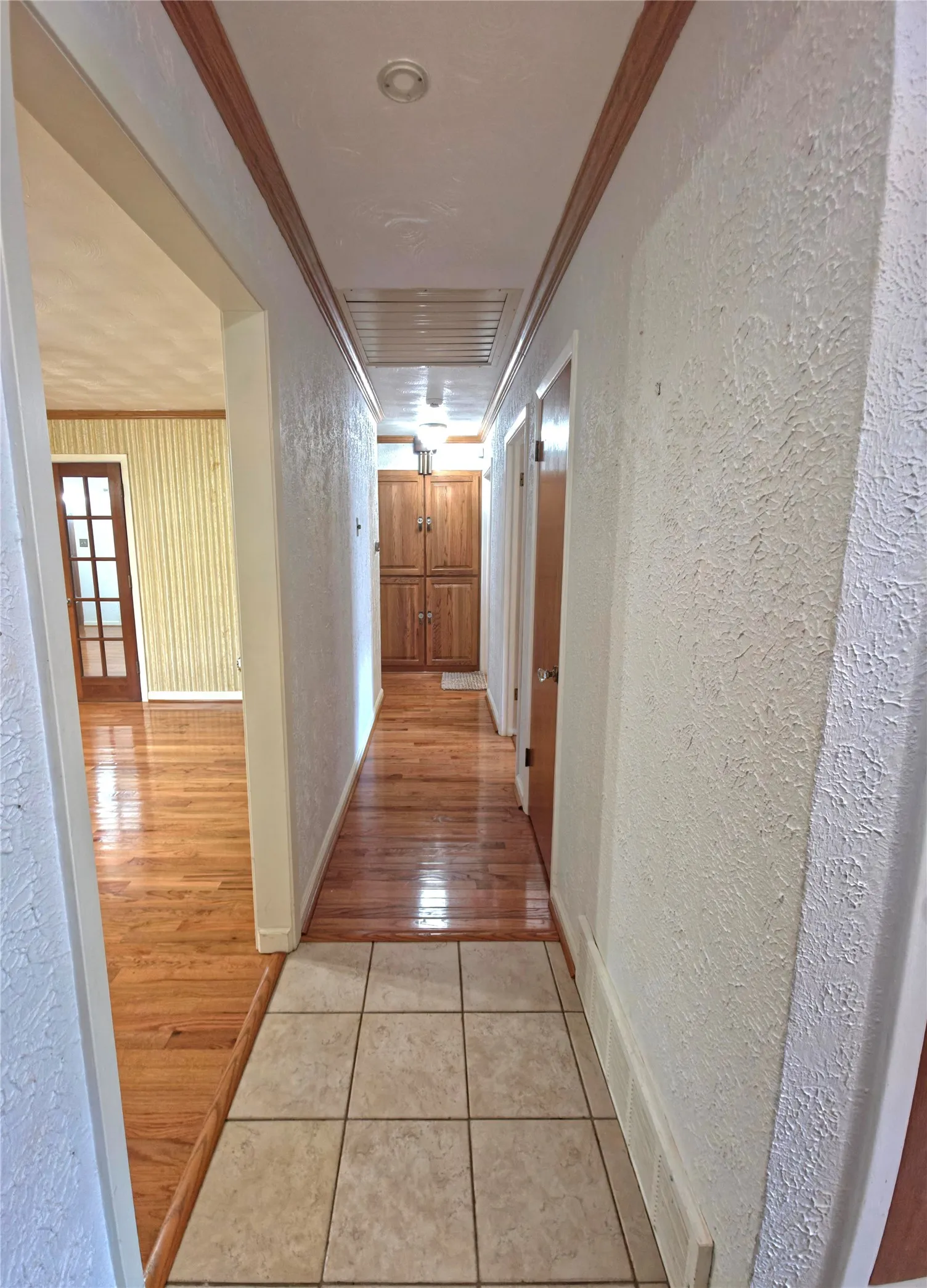Single Family Residence For Sale in Dallas County , 2522 Robin Lane, Garland, Texas 75041, 3 Bedroom, 2 Bathroom, 2 Garage spaces, 1,387 Sqft, built in 1961, mls#21309798, Real Estate Agent in Garland, Homes For Sale in Dallas county, Homes For Sale in Garland, Realtor in Garland Texas, Real Estate Brokerage Independent Realty Texas, Luminita Cordes Realtor