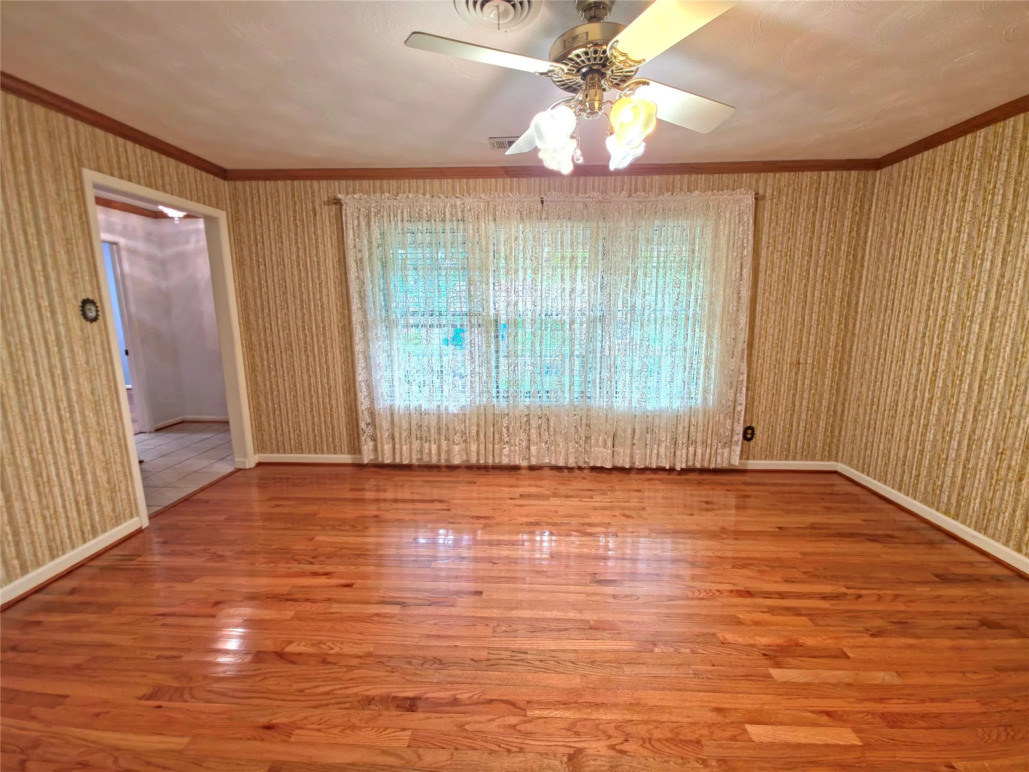Single Family Residence For Sale in Dallas County , 2522 Robin Lane, Garland, Texas 75041, 3 Bedroom, 2 Bathroom, 2 Garage spaces, 1,387 Sqft, built in 1961, mls#21309798, Real Estate Agent in Garland, Homes For Sale in Dallas county, Homes For Sale in Garland, Realtor in Garland Texas, Real Estate Brokerage Independent Realty Texas, Luminita Cordes Realtor