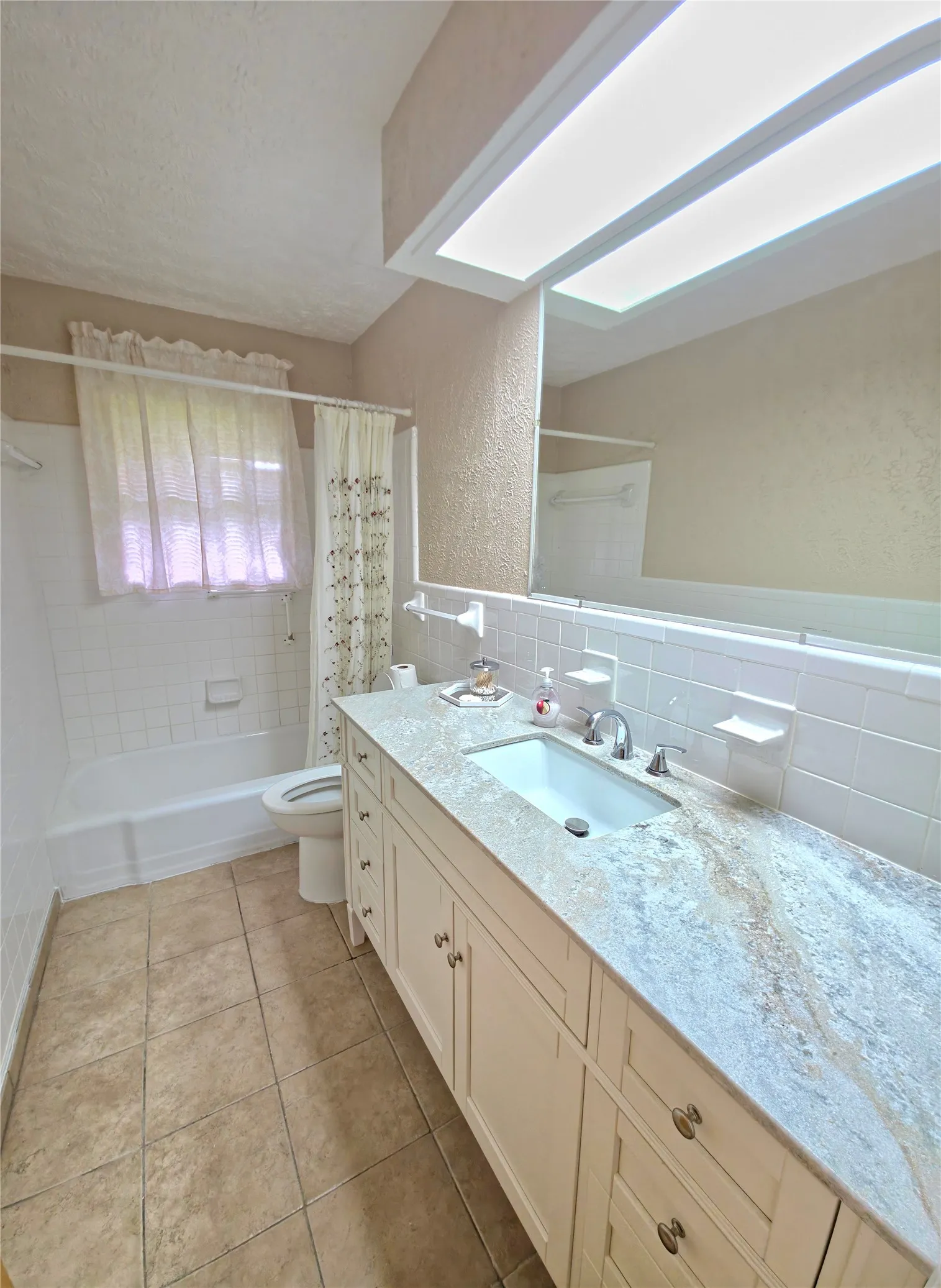Single Family Residence For Sale in Dallas County , 2522 Robin Lane, Garland, Texas 75041, 3 Bedroom, 2 Bathroom, 2 Garage spaces, 1,387 Sqft, built in 1961, mls#21309798, Real Estate Agent in Garland, Homes For Sale in Dallas county, Homes For Sale in Garland, Realtor in Garland Texas, Real Estate Brokerage Independent Realty Texas, Luminita Cordes Realtor