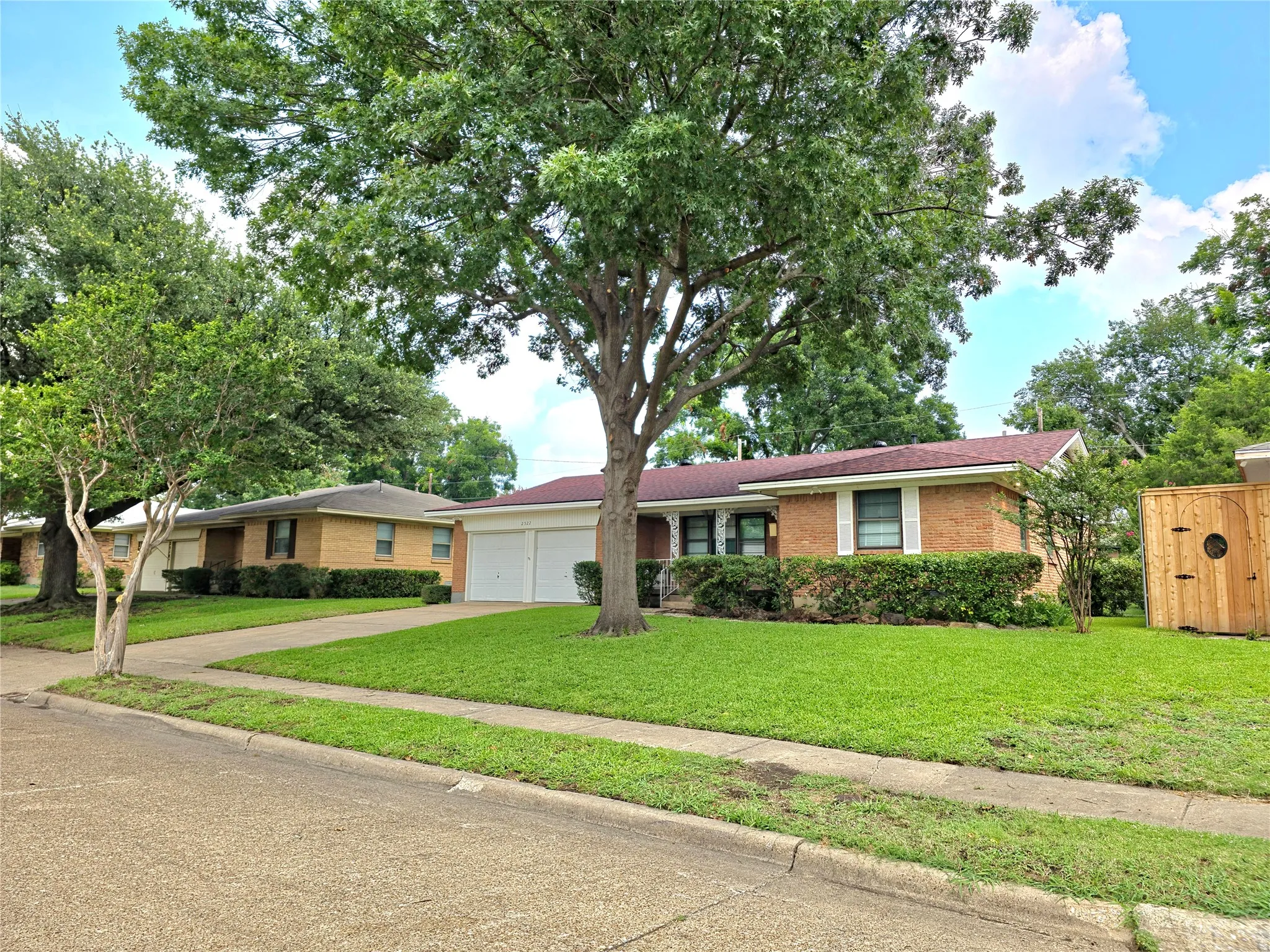 Single Family Residence For Sale in Dallas County , 2522 Robin Lane, Garland, Texas 75041, 3 Bedroom, 2 Bathroom, 2 Garage spaces, 1,387 Sqft, built in 1961, mls#21309798, Real Estate Agent in Garland, Homes For Sale in Dallas county, Homes For Sale in Garland, Realtor in Garland Texas, Real Estate Brokerage Independent Realty Texas, Luminita Cordes Realtor