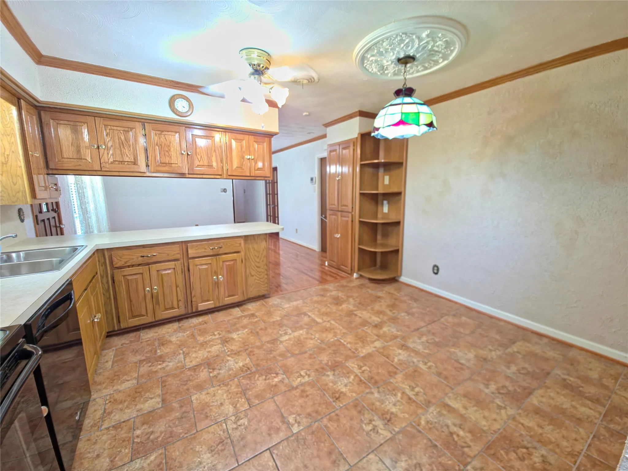 Single Family Residence For Sale in Dallas County , 2522 Robin Lane, Garland, Texas 75041, 3 Bedroom, 2 Bathroom, 2 Garage spaces, 1,387 Sqft, built in 1961, mls#21309798, Real Estate Agent in Garland, Homes For Sale in Dallas county, Homes For Sale in Garland, Realtor in Garland Texas, Real Estate Brokerage Independent Realty Texas, Luminita Cordes Realtor