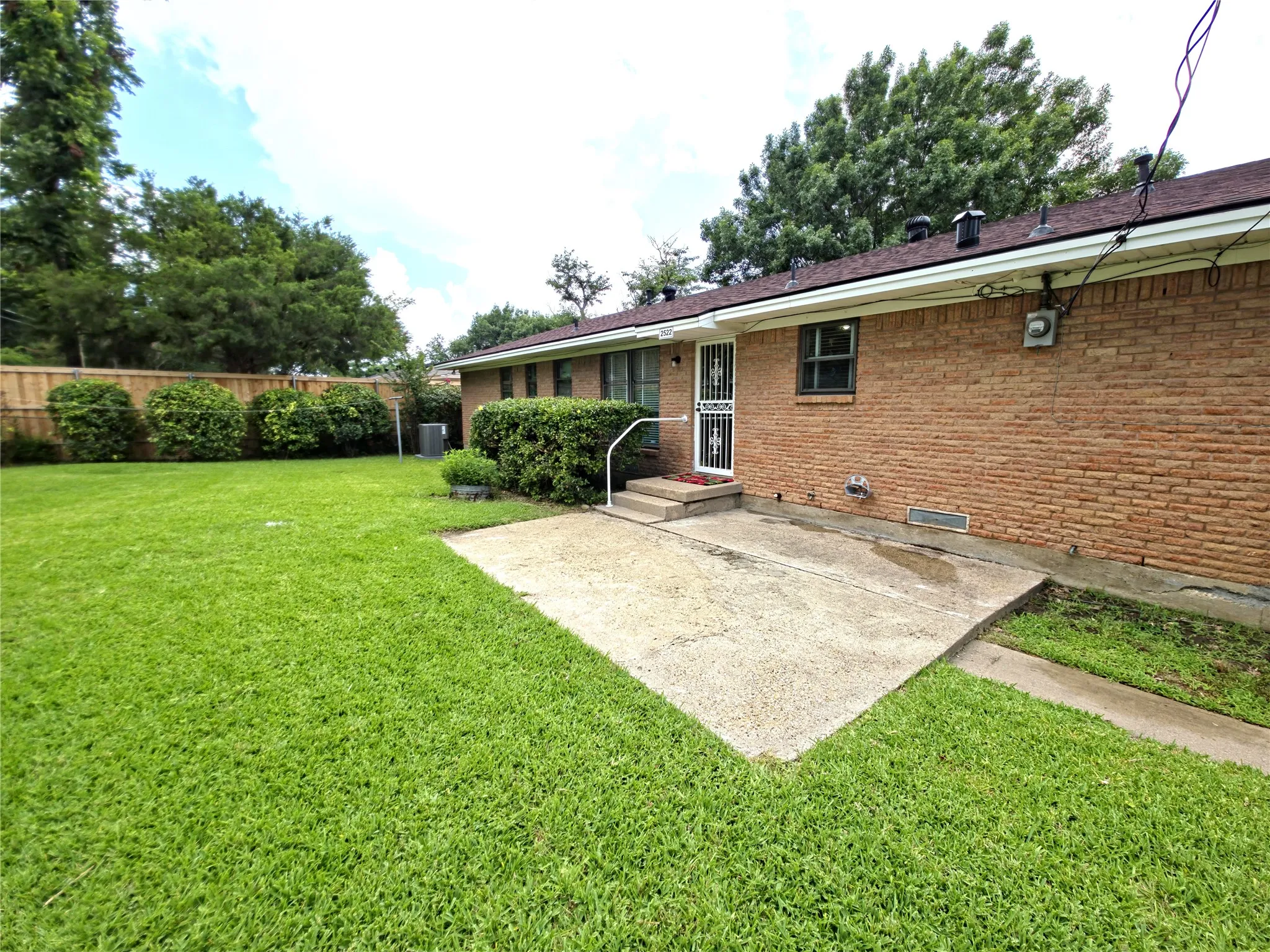 Single Family Residence For Sale in Dallas County , 2522 Robin Lane, Garland, Texas 75041, 3 Bedroom, 2 Bathroom, 2 Garage spaces, 1,387 Sqft, built in 1961, mls#21309798, Real Estate Agent in Garland, Homes For Sale in Dallas county, Homes For Sale in Garland, Realtor in Garland Texas, Real Estate Brokerage Independent Realty Texas, Luminita Cordes Realtor
