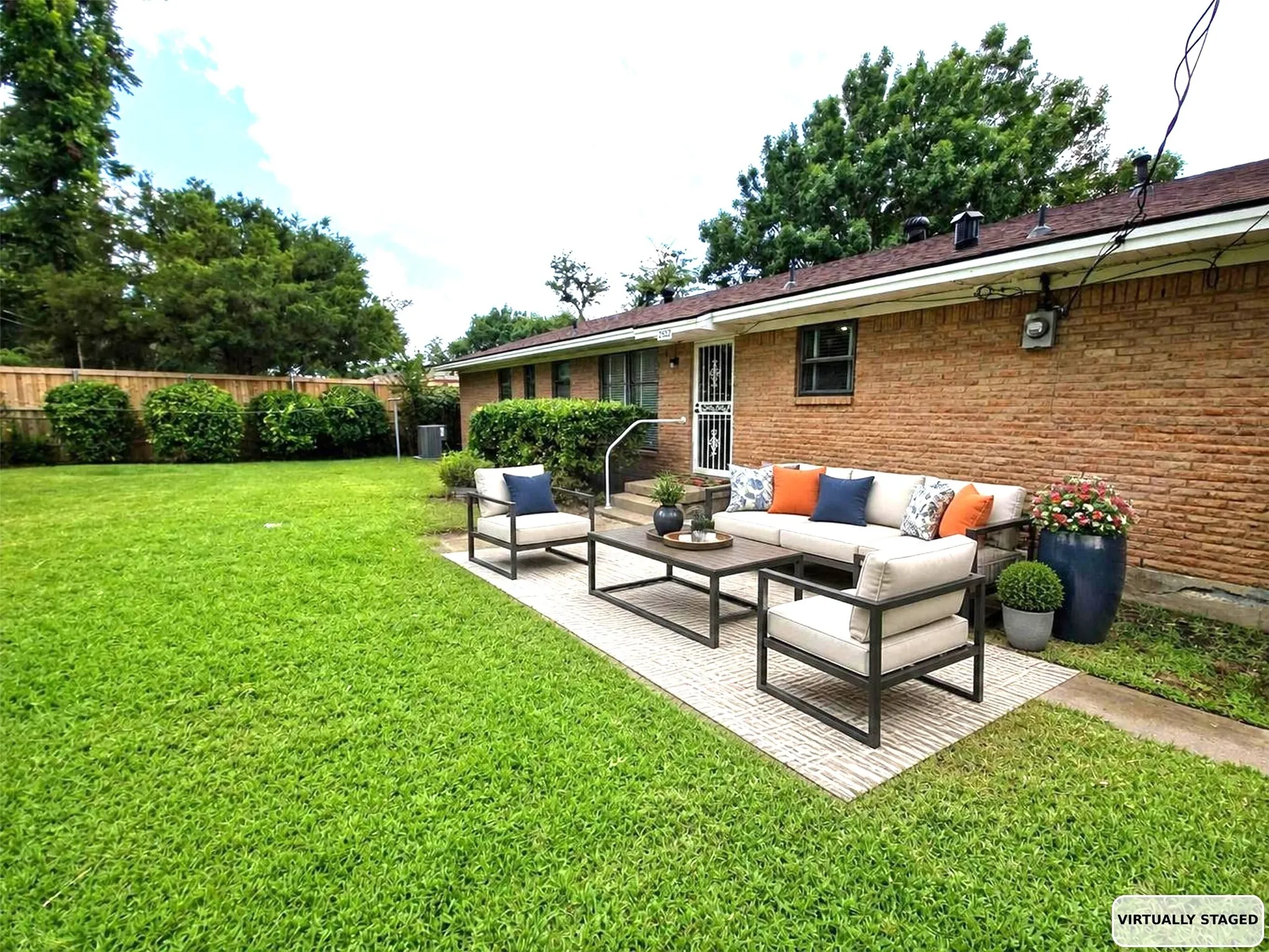 Single Family Residence For Sale in Dallas County , 2522 Robin Lane, Garland, Texas 75041, 3 Bedroom, 2 Bathroom, 2 Garage spaces, 1,387 Sqft, built in 1961, mls#21309798, Real Estate Agent in Garland, Homes For Sale in Dallas county, Homes For Sale in Garland, Realtor in Garland Texas, Real Estate Brokerage Independent Realty Texas, Luminita Cordes Realtor