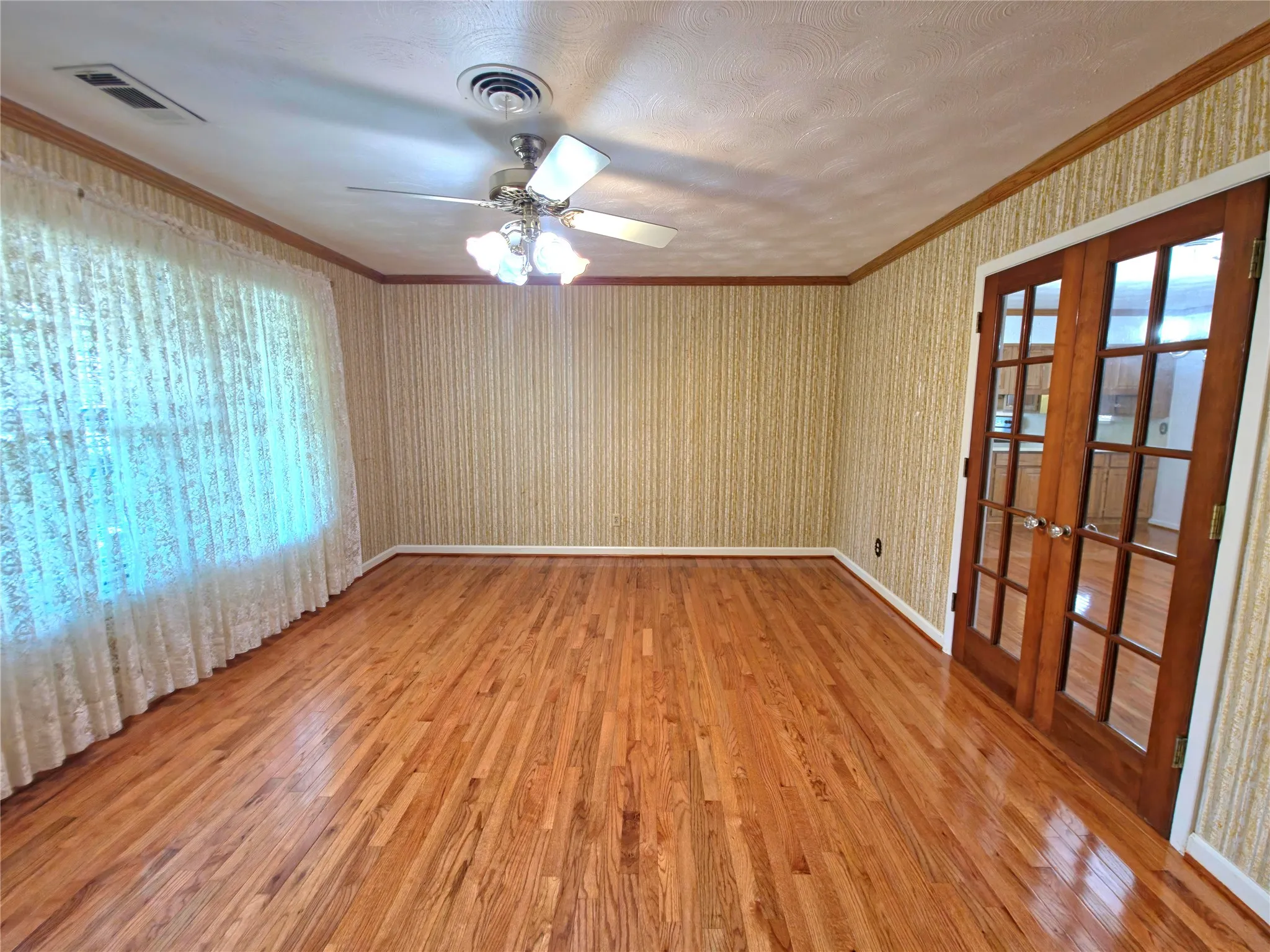 Single Family Residence For Sale in Dallas County , 2522 Robin Lane, Garland, Texas 75041, 3 Bedroom, 2 Bathroom, 2 Garage spaces, 1,387 Sqft, built in 1961, mls#21309798, Real Estate Agent in Garland, Homes For Sale in Dallas county, Homes For Sale in Garland, Realtor in Garland Texas, Real Estate Brokerage Independent Realty Texas, Luminita Cordes Realtor