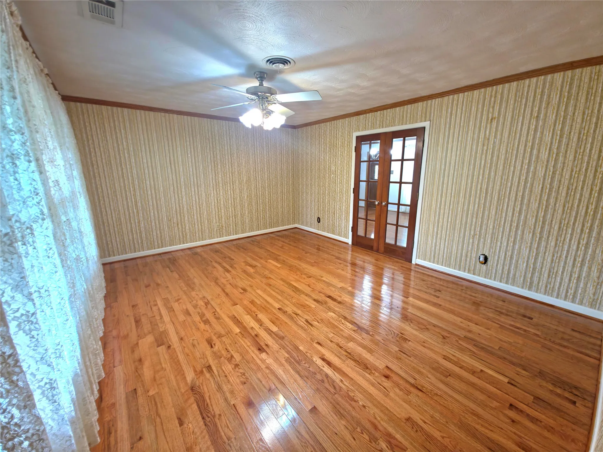 Single Family Residence For Sale in Dallas County , 2522 Robin Lane, Garland, Texas 75041, 3 Bedroom, 2 Bathroom, 2 Garage spaces, 1,387 Sqft, built in 1961, mls#21309798, Real Estate Agent in Garland, Homes For Sale in Dallas county, Homes For Sale in Garland, Realtor in Garland Texas, Real Estate Brokerage Independent Realty Texas, Luminita Cordes Realtor