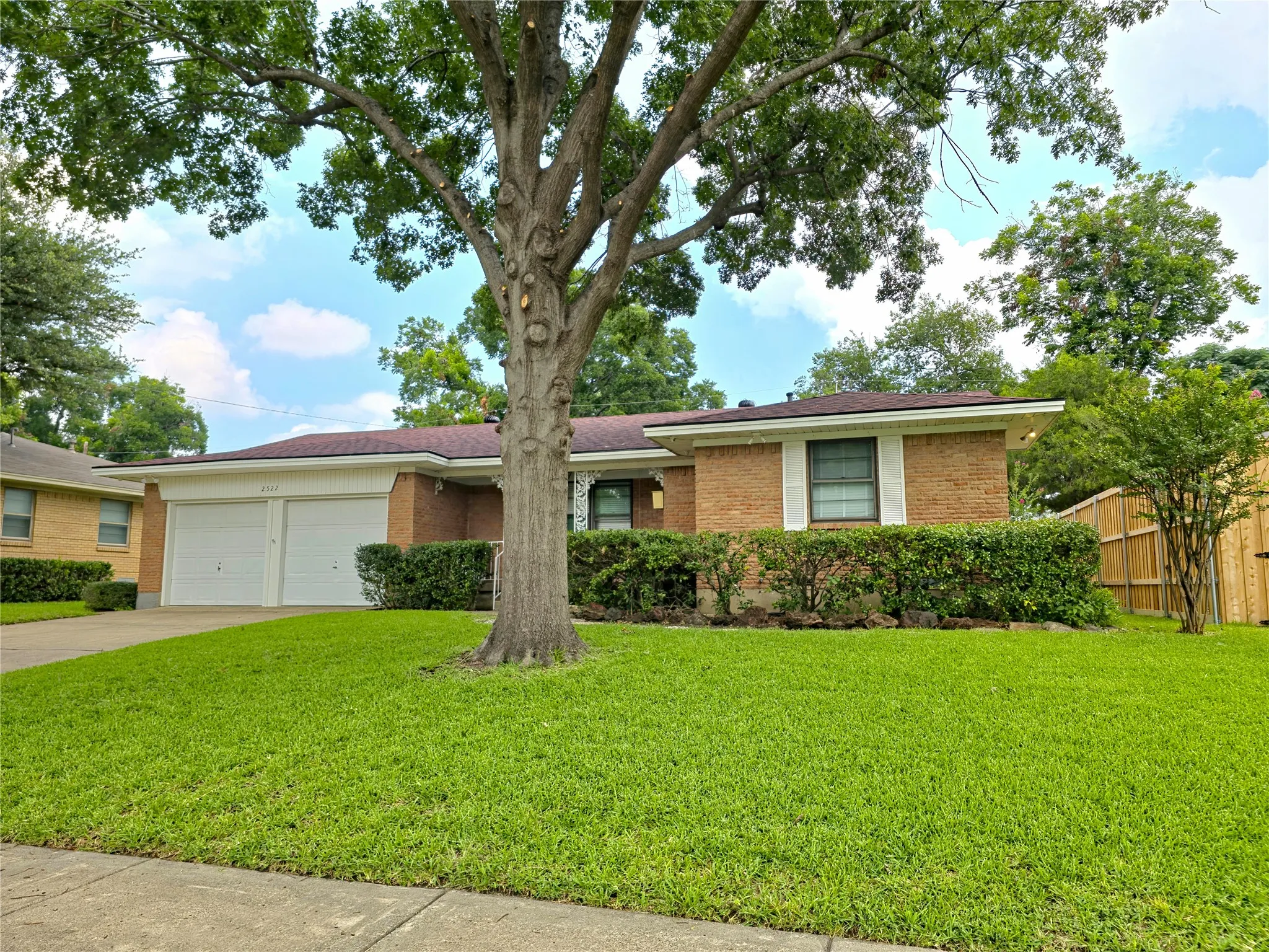 Single Family Residence For Sale in Dallas County , 2522 Robin Lane, Garland, Texas 75041, 3 Bedroom, 2 Bathroom, 2 Garage spaces, 1,387 Sqft, built in 1961, mls#21309798, Real Estate Agent in Garland, Homes For Sale in Dallas county, Homes For Sale in Garland, Realtor in Garland Texas, Real Estate Brokerage Independent Realty Texas, Luminita Cordes Realtor