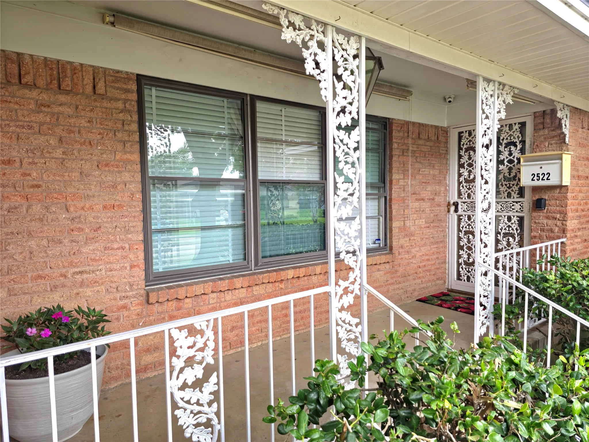 Single Family Residence For Sale in Dallas County , 2522 Robin Lane, Garland, Texas 75041, 3 Bedroom, 2 Bathroom, 2 Garage spaces, 1,387 Sqft, built in 1961, mls#21309798, Real Estate Agent in Garland, Homes For Sale in Dallas county, Homes For Sale in Garland, Realtor in Garland Texas, Real Estate Brokerage Independent Realty Texas, Luminita Cordes Realtor