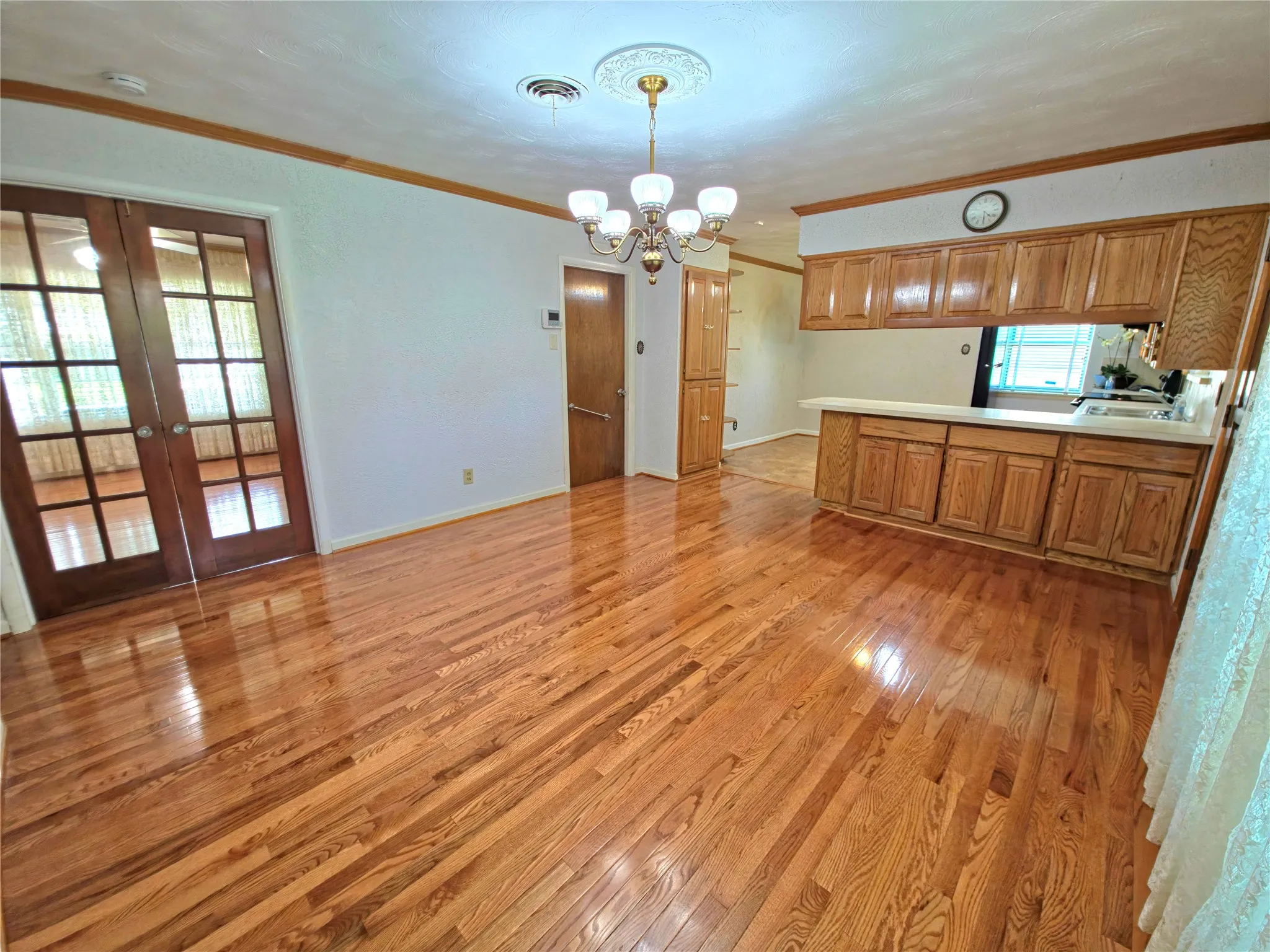 Single Family Residence For Sale in Dallas County , 2522 Robin Lane, Garland, Texas 75041, 3 Bedroom, 2 Bathroom, 2 Garage spaces, 1,387 Sqft, built in 1961, mls#21309798, Real Estate Agent in Garland, Homes For Sale in Dallas county, Homes For Sale in Garland, Realtor in Garland Texas, Real Estate Brokerage Independent Realty Texas, Luminita Cordes Realtor