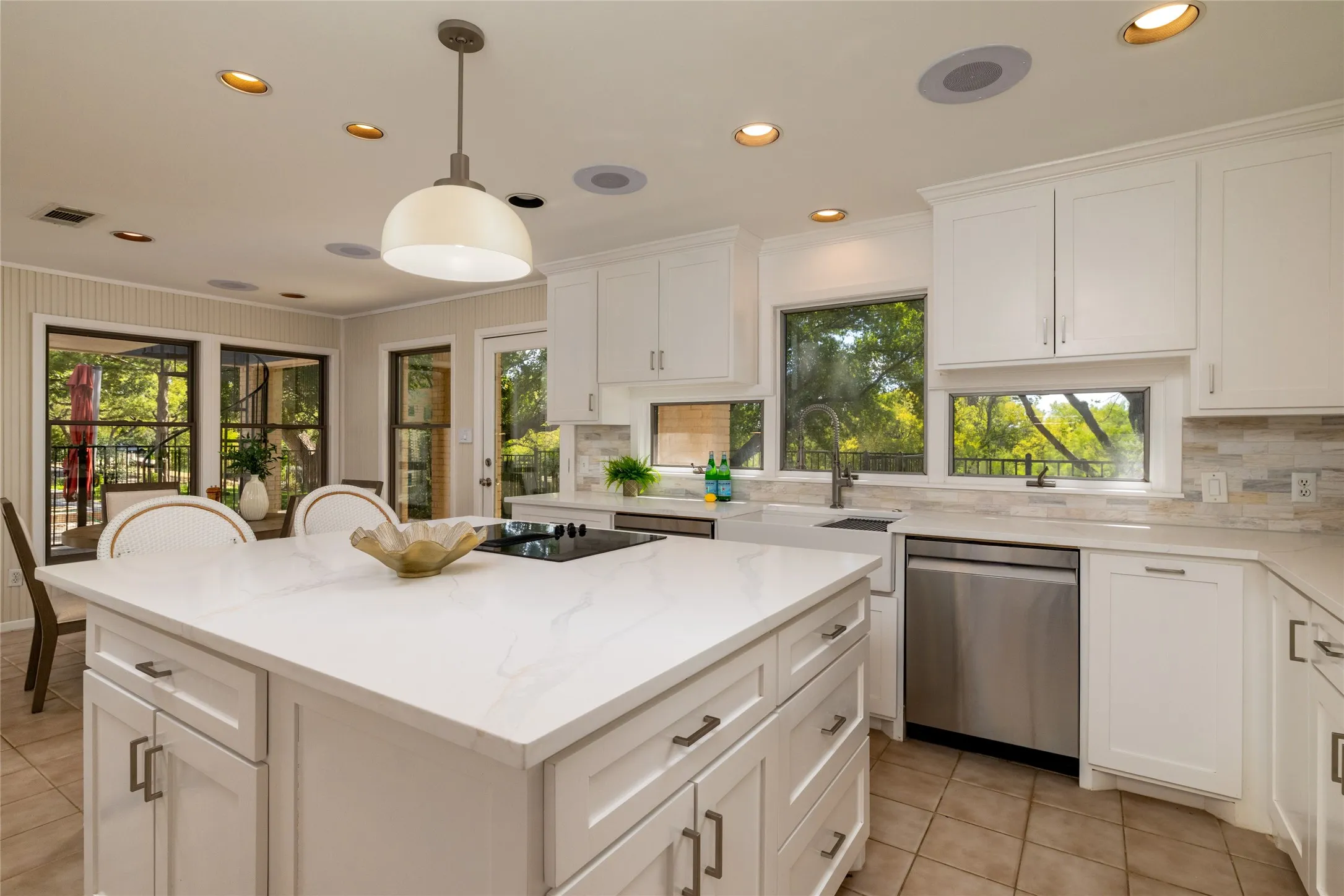Single Family Residence For Sale in Tarrant County , 3505 Estates Drive, Dalworthington Gardens, Texas 76016, 4 Bedroom, 5 Bathroom, 2 Garage spaces, 3,420 Sqft, built in 1985, mls#21308940, Real Estate Agent in Dalworthington Gardens, Homes For Sale in Tarrant county, Homes For Sale in Dalworthington Gardens, Realtor in Dalworthington Gardens Texas, Real Estate Brokerage Independent Realty Texas, Luminita Cordes Realtor