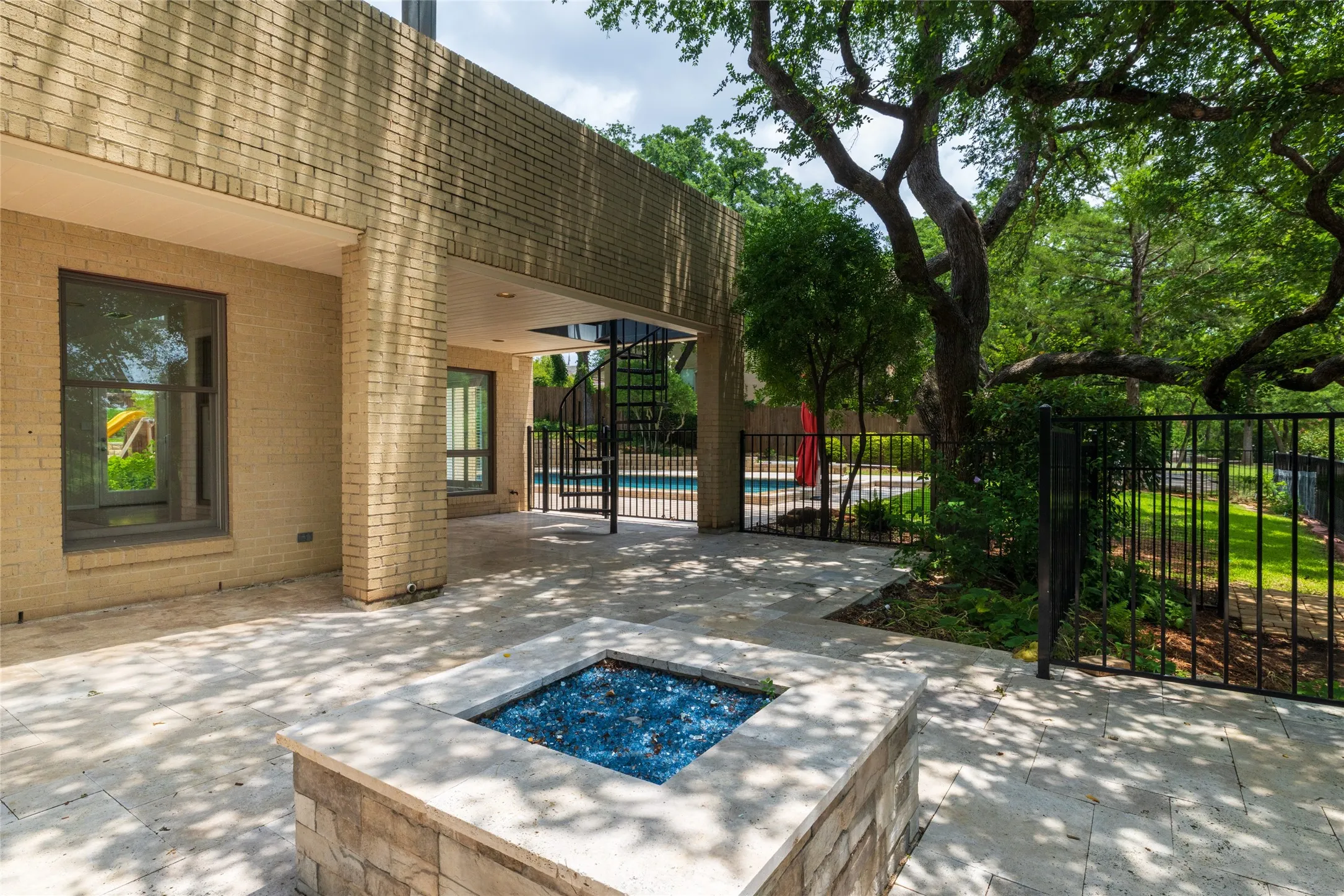 Single Family Residence For Sale in Tarrant County , 3505 Estates Drive, Dalworthington Gardens, Texas 76016, 4 Bedroom, 5 Bathroom, 2 Garage spaces, 3,420 Sqft, built in 1985, mls#21308940, Real Estate Agent in Dalworthington Gardens, Homes For Sale in Tarrant county, Homes For Sale in Dalworthington Gardens, Realtor in Dalworthington Gardens Texas, Real Estate Brokerage Independent Realty Texas, Luminita Cordes Realtor