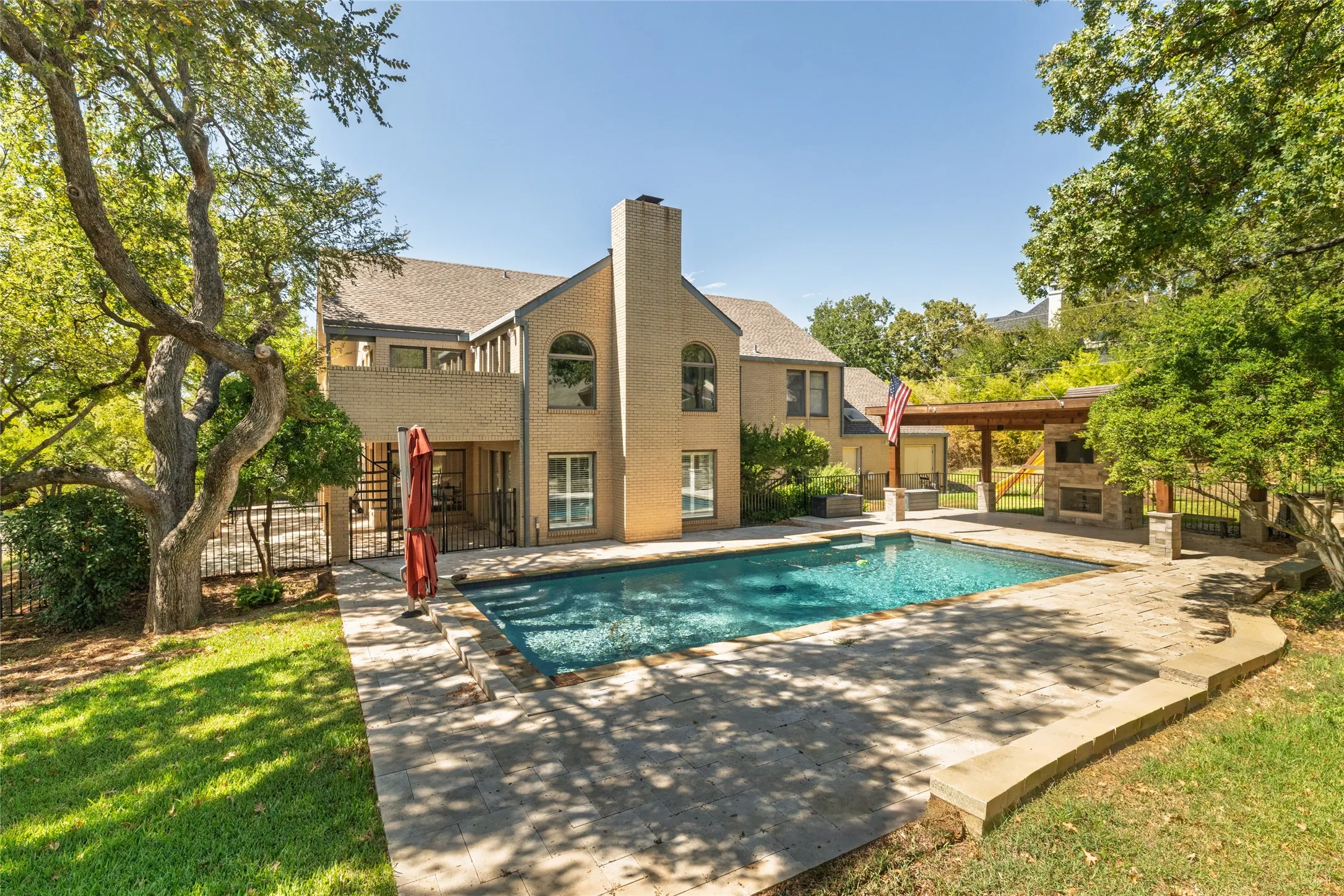 Single Family Residence For Sale in Tarrant County , 3505 Estates Drive, Dalworthington Gardens, Texas 76016, 4 Bedroom, 5 Bathroom, 2 Garage spaces, 3,420 Sqft, built in 1985, mls#21308940, Real Estate Agent in Dalworthington Gardens, Homes For Sale in Tarrant county, Homes For Sale in Dalworthington Gardens, Realtor in Dalworthington Gardens Texas, Real Estate Brokerage Independent Realty Texas, Luminita Cordes Realtor