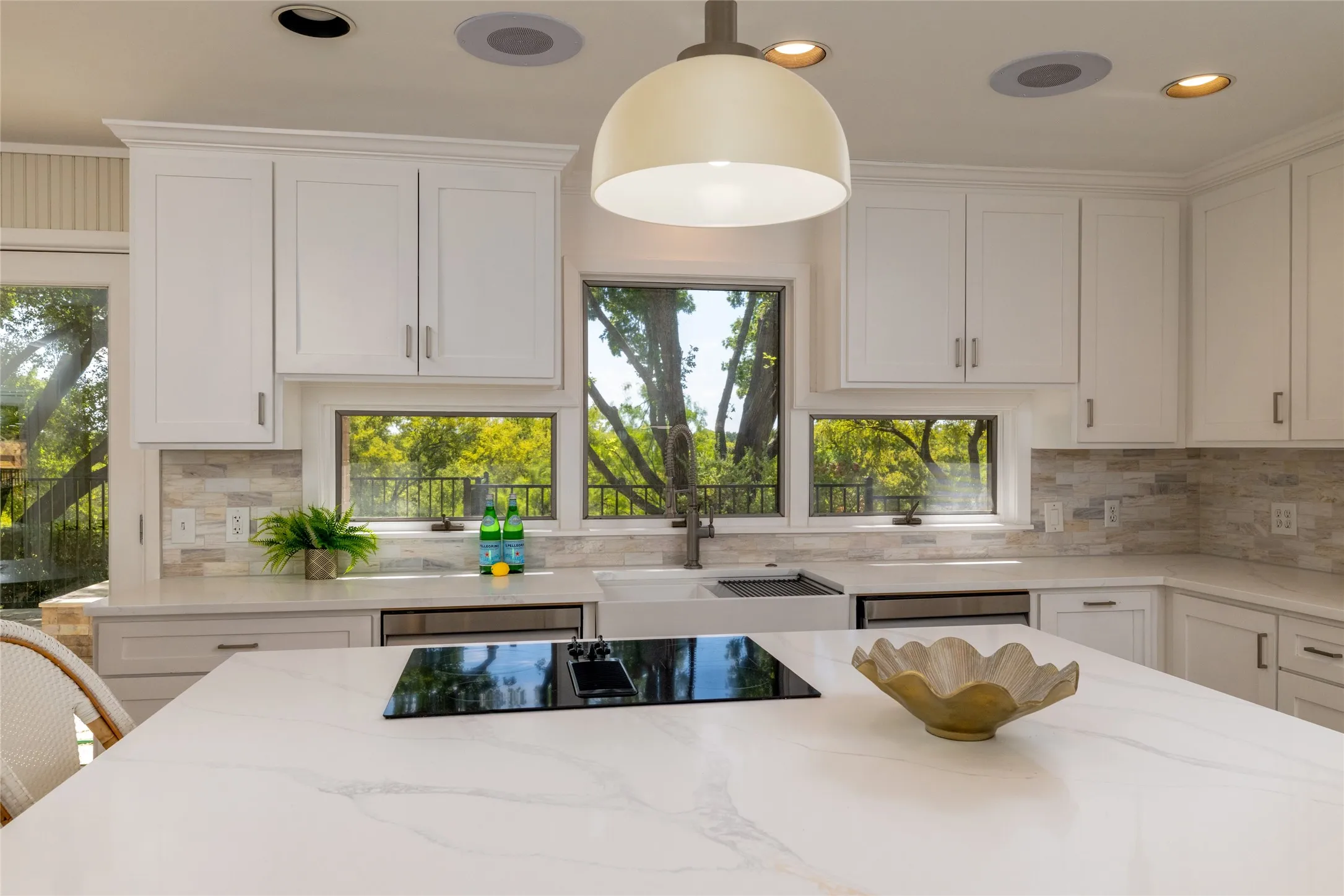 Single Family Residence For Sale in Tarrant County , 3505 Estates Drive, Dalworthington Gardens, Texas 76016, 4 Bedroom, 5 Bathroom, 2 Garage spaces, 3,420 Sqft, built in 1985, mls#21308940, Real Estate Agent in Dalworthington Gardens, Homes For Sale in Tarrant county, Homes For Sale in Dalworthington Gardens, Realtor in Dalworthington Gardens Texas, Real Estate Brokerage Independent Realty Texas, Luminita Cordes Realtor