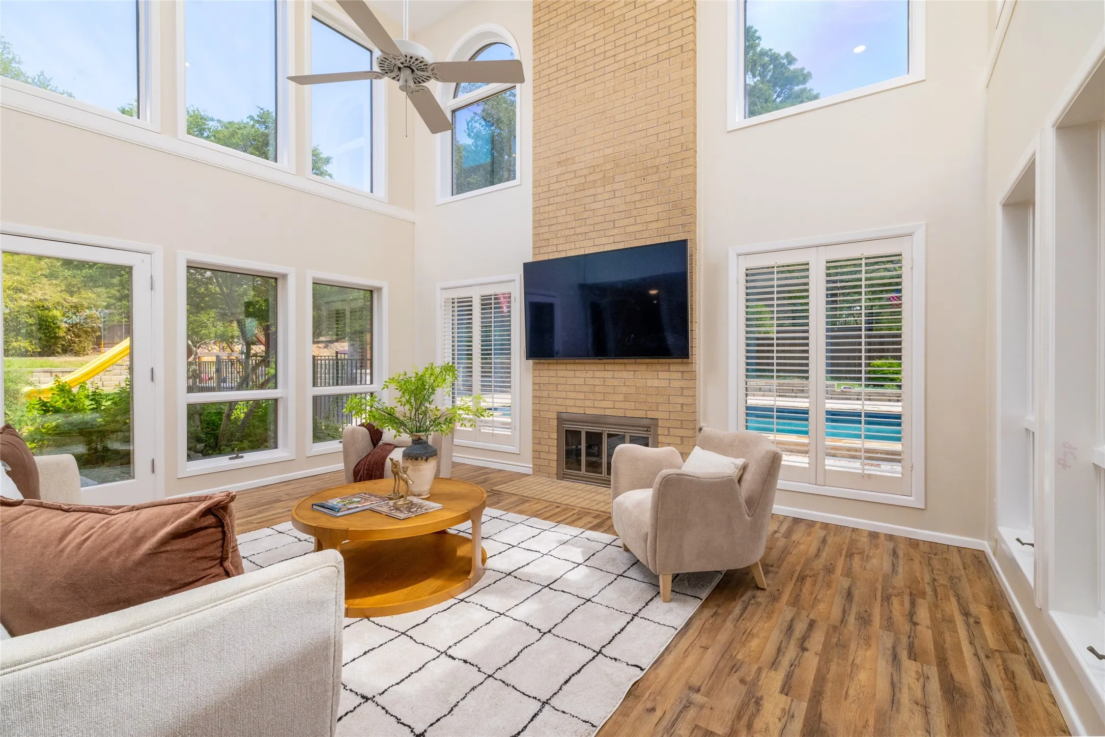 Single Family Residence For Sale in Tarrant County , 3505 Estates Drive, Dalworthington Gardens, Texas 76016, 4 Bedroom, 5 Bathroom, 2 Garage spaces, 3,420 Sqft, built in 1985, mls#21308940, Real Estate Agent in Dalworthington Gardens, Homes For Sale in Tarrant county, Homes For Sale in Dalworthington Gardens, Realtor in Dalworthington Gardens Texas, Real Estate Brokerage Independent Realty Texas, Luminita Cordes Realtor