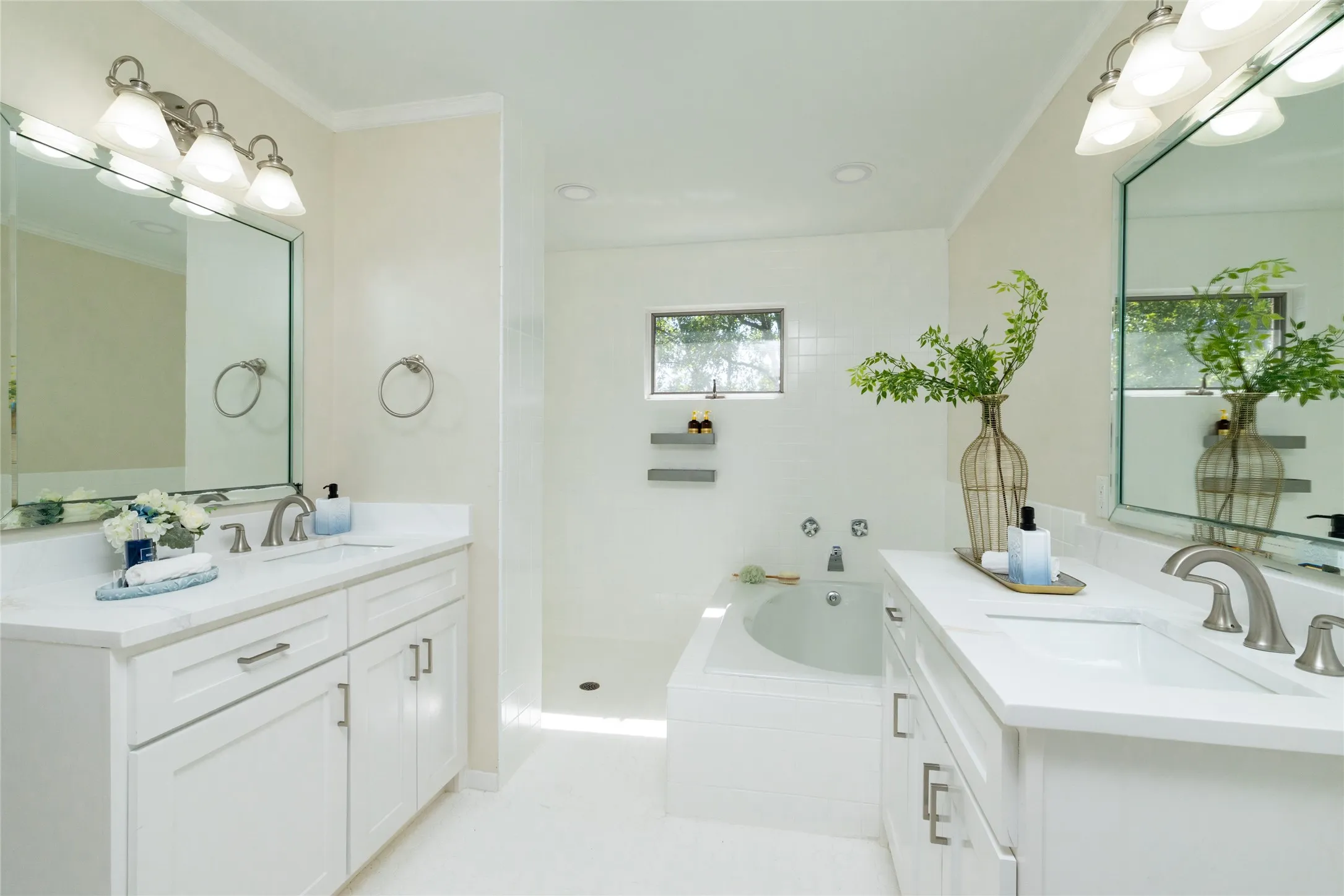 Single Family Residence For Sale in Tarrant County , 3505 Estates Drive, Dalworthington Gardens, Texas 76016, 4 Bedroom, 5 Bathroom, 2 Garage spaces, 3,420 Sqft, built in 1985, mls#21308940, Real Estate Agent in Dalworthington Gardens, Homes For Sale in Tarrant county, Homes For Sale in Dalworthington Gardens, Realtor in Dalworthington Gardens Texas, Real Estate Brokerage Independent Realty Texas, Luminita Cordes Realtor