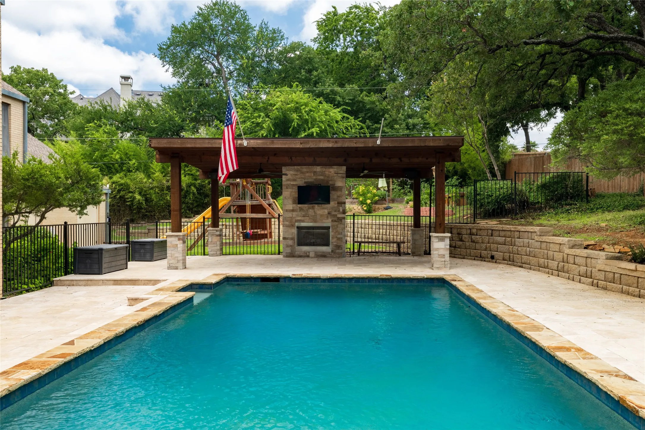 Single Family Residence For Sale in Tarrant County , 3505 Estates Drive, Dalworthington Gardens, Texas 76016, 4 Bedroom, 5 Bathroom, 2 Garage spaces, 3,420 Sqft, built in 1985, mls#21308940, Real Estate Agent in Dalworthington Gardens, Homes For Sale in Tarrant county, Homes For Sale in Dalworthington Gardens, Realtor in Dalworthington Gardens Texas, Real Estate Brokerage Independent Realty Texas, Luminita Cordes Realtor