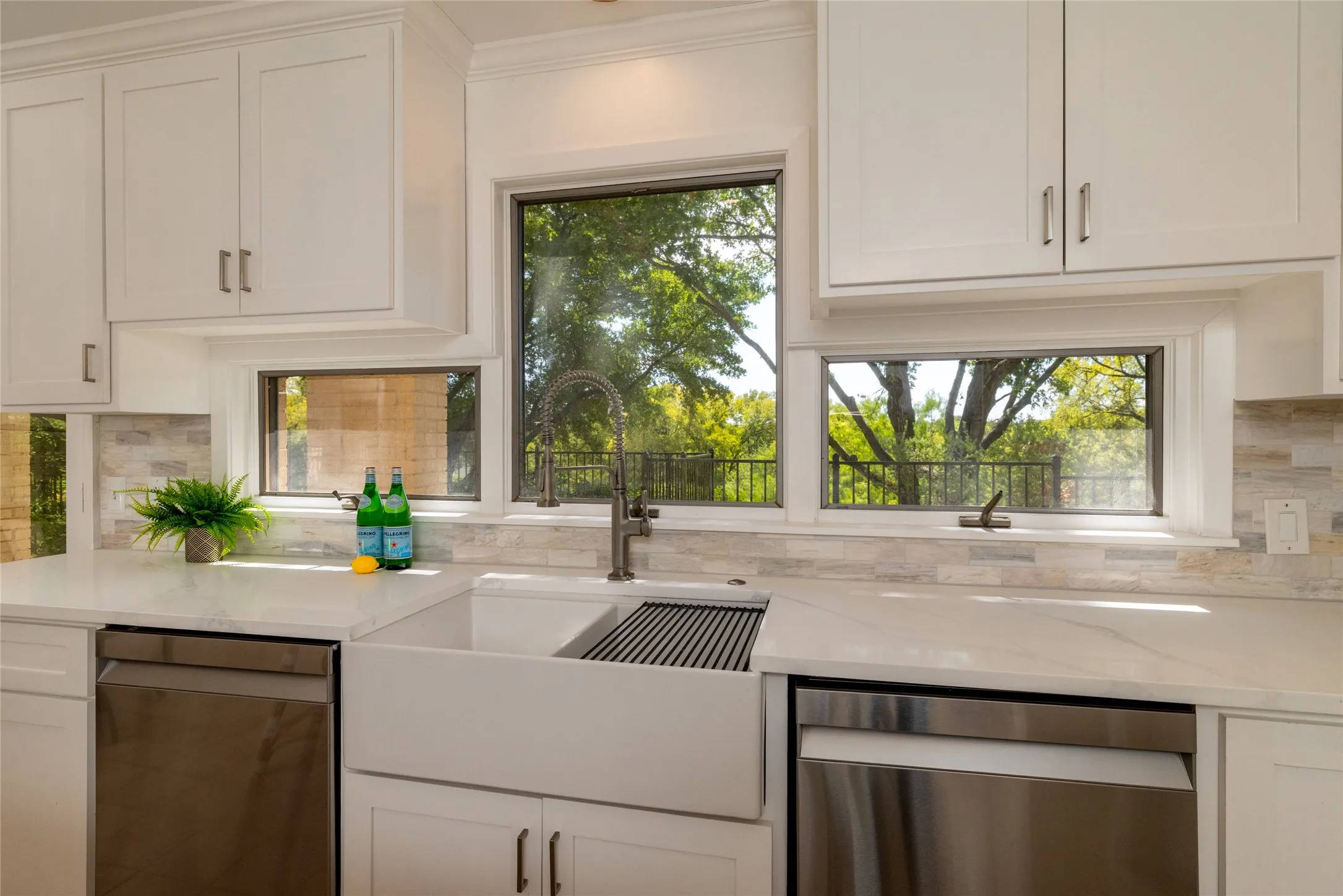 Single Family Residence For Sale in Tarrant County , 3505 Estates Drive, Dalworthington Gardens, Texas 76016, 4 Bedroom, 5 Bathroom, 2 Garage spaces, 3,420 Sqft, built in 1985, mls#21308940, Real Estate Agent in Dalworthington Gardens, Homes For Sale in Tarrant county, Homes For Sale in Dalworthington Gardens, Realtor in Dalworthington Gardens Texas, Real Estate Brokerage Independent Realty Texas, Luminita Cordes Realtor