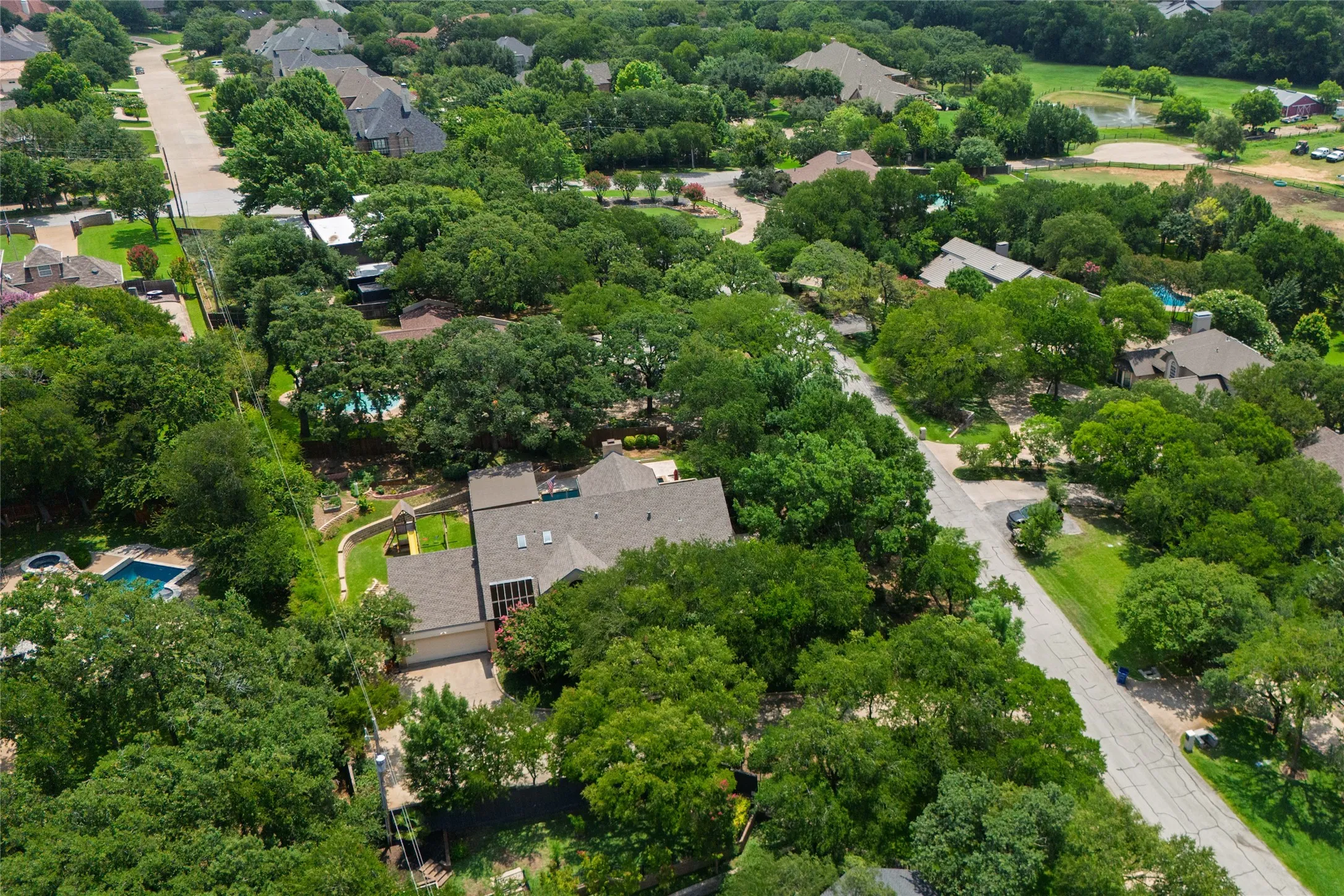 Single Family Residence For Sale in Tarrant County , 3505 Estates Drive, Dalworthington Gardens, Texas 76016, 4 Bedroom, 5 Bathroom, 2 Garage spaces, 3,420 Sqft, built in 1985, mls#21308940, Real Estate Agent in Dalworthington Gardens, Homes For Sale in Tarrant county, Homes For Sale in Dalworthington Gardens, Realtor in Dalworthington Gardens Texas, Real Estate Brokerage Independent Realty Texas, Luminita Cordes Realtor