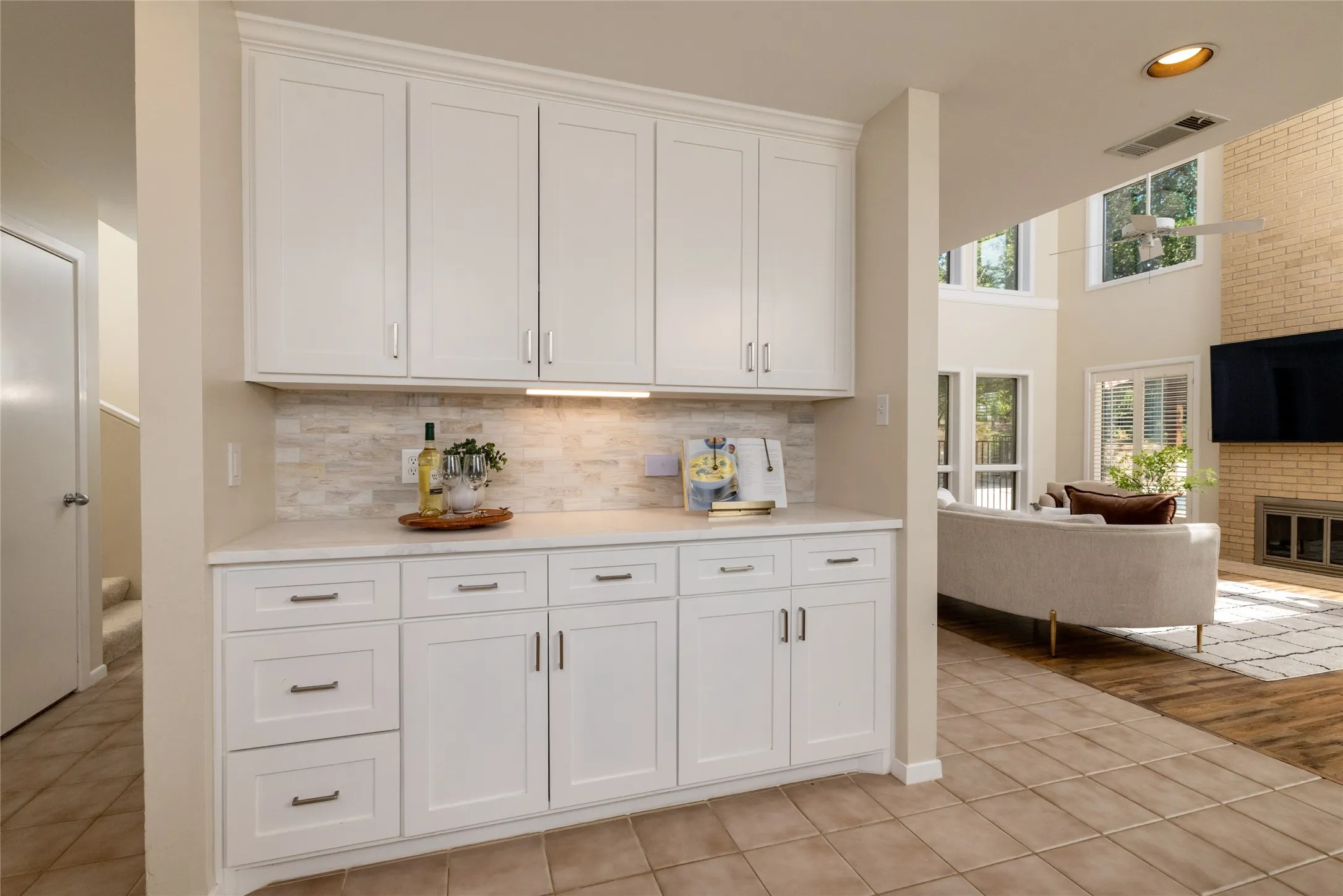 Single Family Residence For Sale in Tarrant County , 3505 Estates Drive, Dalworthington Gardens, Texas 76016, 4 Bedroom, 5 Bathroom, 2 Garage spaces, 3,420 Sqft, built in 1985, mls#21308940, Real Estate Agent in Dalworthington Gardens, Homes For Sale in Tarrant county, Homes For Sale in Dalworthington Gardens, Realtor in Dalworthington Gardens Texas, Real Estate Brokerage Independent Realty Texas, Luminita Cordes Realtor