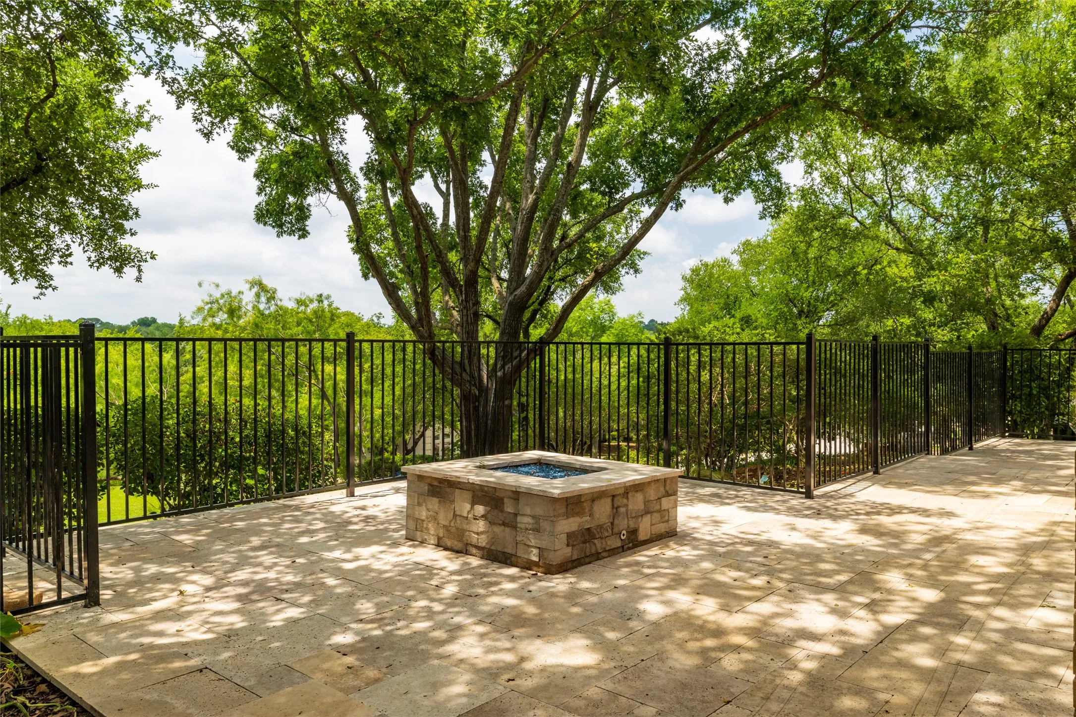 Single Family Residence For Sale in Tarrant County , 3505 Estates Drive, Dalworthington Gardens, Texas 76016, 4 Bedroom, 5 Bathroom, 2 Garage spaces, 3,420 Sqft, built in 1985, mls#21308940, Real Estate Agent in Dalworthington Gardens, Homes For Sale in Tarrant county, Homes For Sale in Dalworthington Gardens, Realtor in Dalworthington Gardens Texas, Real Estate Brokerage Independent Realty Texas, Luminita Cordes Realtor