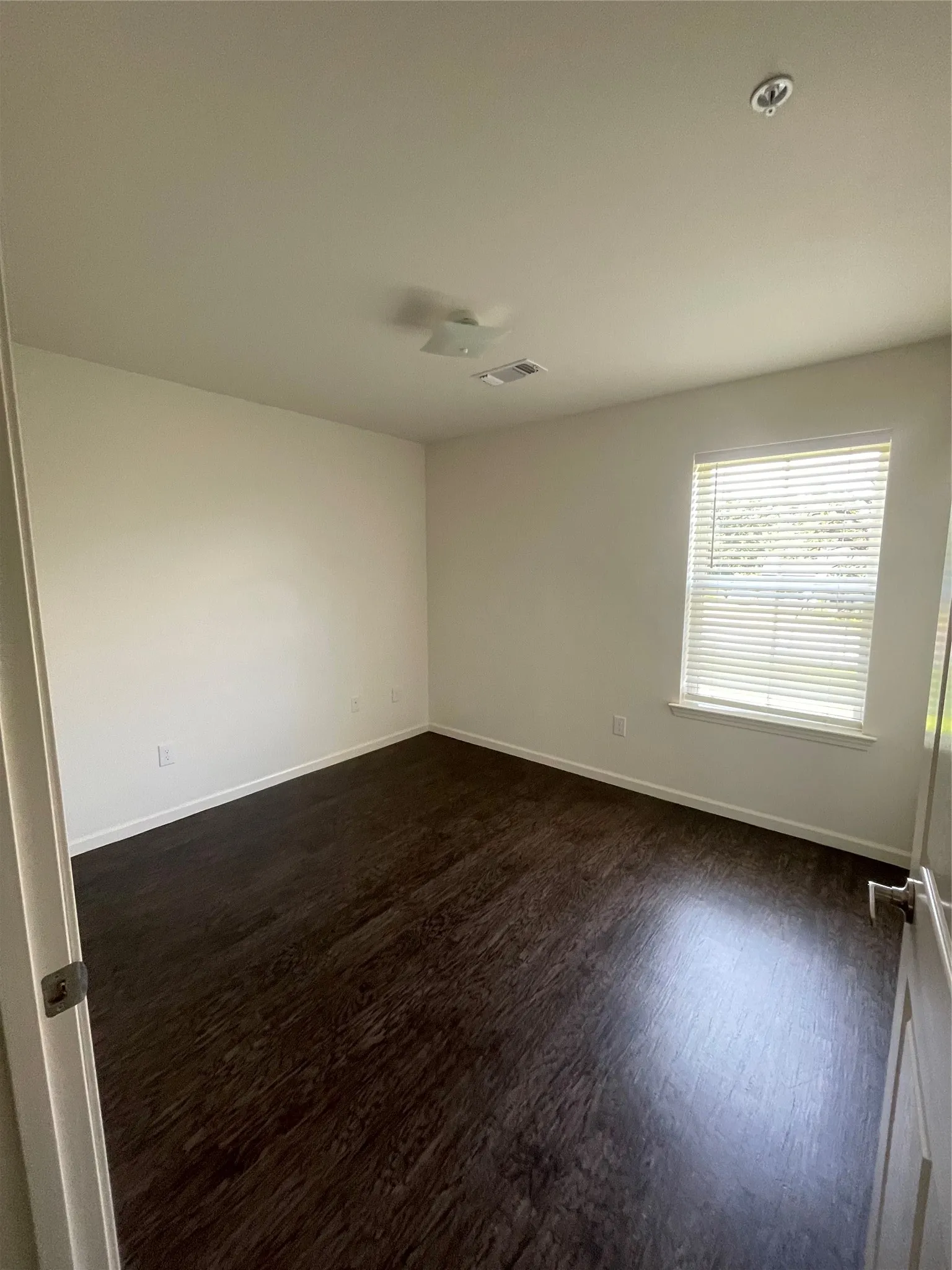 Apartment For Rent in Grayson County , 1119 Martin Luther King Boulevard 103, Denison, Texas 75020, 2 Bedrooms, 1 Bathroom, Garage spaces, 907 Sqft, built in 1975, Price $1,060, mls#21283654, Real Estate Agent in Denison, Homes For Rent in Grayson county, Homes For Rent in Denison, Realtor in Denison Texas, Real Estate Brokerage Independent Realty Texas, Luminita Cordes Realtor