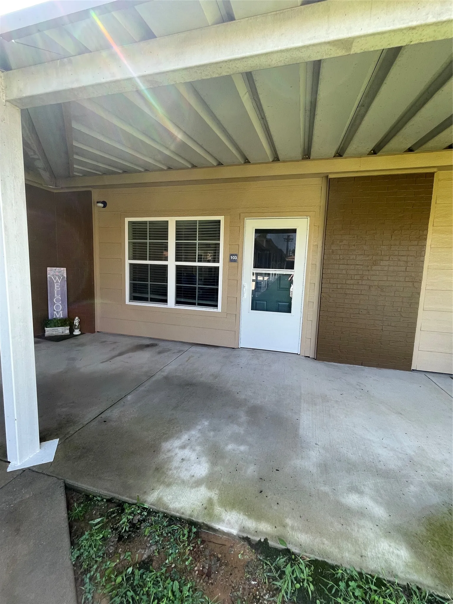 Apartment For Rent in Grayson County , 1119 Martin Luther King Boulevard 103, Denison, Texas 75020, 2 Bedrooms, 1 Bathroom, Garage spaces, 907 Sqft, built in 1975, Price $1,060, mls#21283654, Real Estate Agent in Denison, Homes For Rent in Grayson county, Homes For Rent in Denison, Realtor in Denison Texas, Real Estate Brokerage Independent Realty Texas, Luminita Cordes Realtor