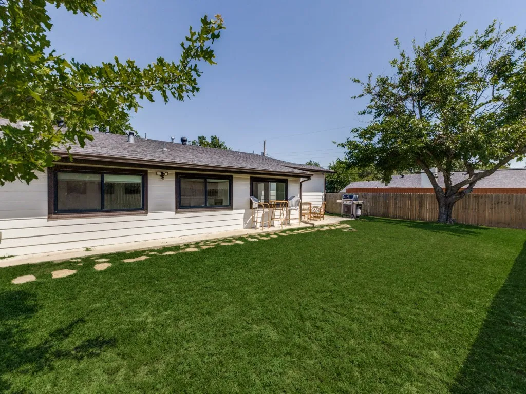 Single Family Residence For Sale in Dallas County , 6716 Roundrock Road, Dallas, Texas 75248, 4 Bedroom, 3 Bathroom, 2 Garage spaces, 2,418 Sqft, built in 1971, mls#21297010, Real Estate Agent in Dallas, Homes For Sale in Dallas county, Homes For Sale in Dallas, Realtor in Dallas Texas, Real Estate Brokerage Independent Realty Texas, Luminita Cordes Realtor