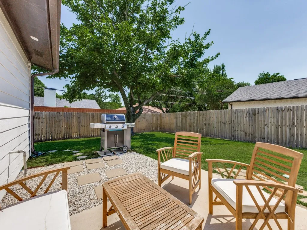 Single Family Residence For Sale in Dallas County , 6716 Roundrock Road, Dallas, Texas 75248, 4 Bedroom, 3 Bathroom, 2 Garage spaces, 2,418 Sqft, built in 1971, mls#21297010, Real Estate Agent in Dallas, Homes For Sale in Dallas county, Homes For Sale in Dallas, Realtor in Dallas Texas, Real Estate Brokerage Independent Realty Texas, Luminita Cordes Realtor