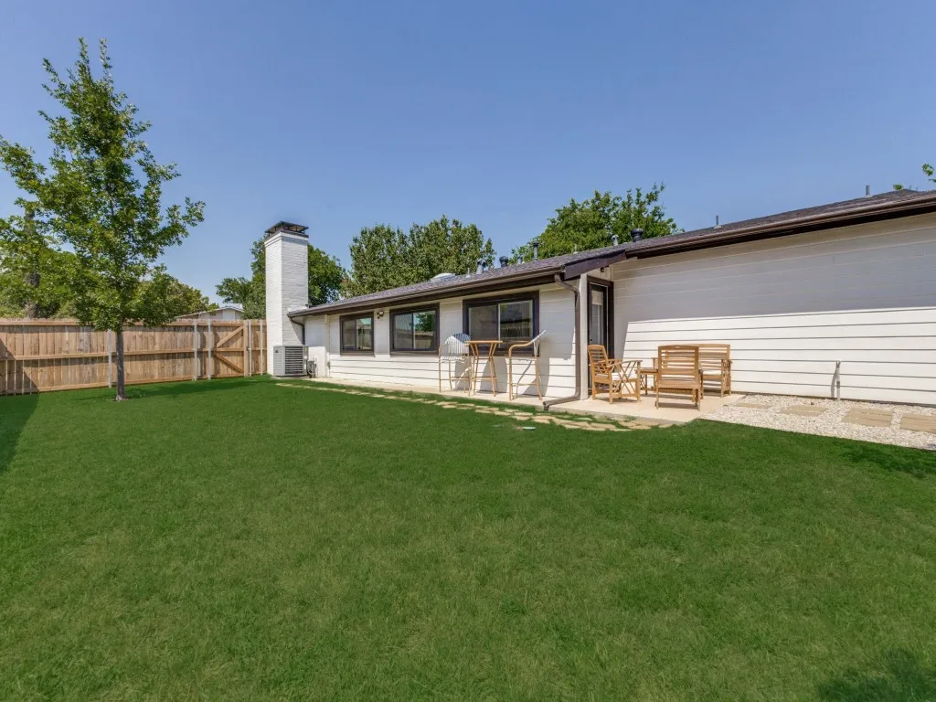 Single Family Residence For Sale in Dallas County , 6716 Roundrock Road, Dallas, Texas 75248, 4 Bedroom, 3 Bathroom, 2 Garage spaces, 2,418 Sqft, built in 1971, mls#21297010, Real Estate Agent in Dallas, Homes For Sale in Dallas county, Homes For Sale in Dallas, Realtor in Dallas Texas, Real Estate Brokerage Independent Realty Texas, Luminita Cordes Realtor