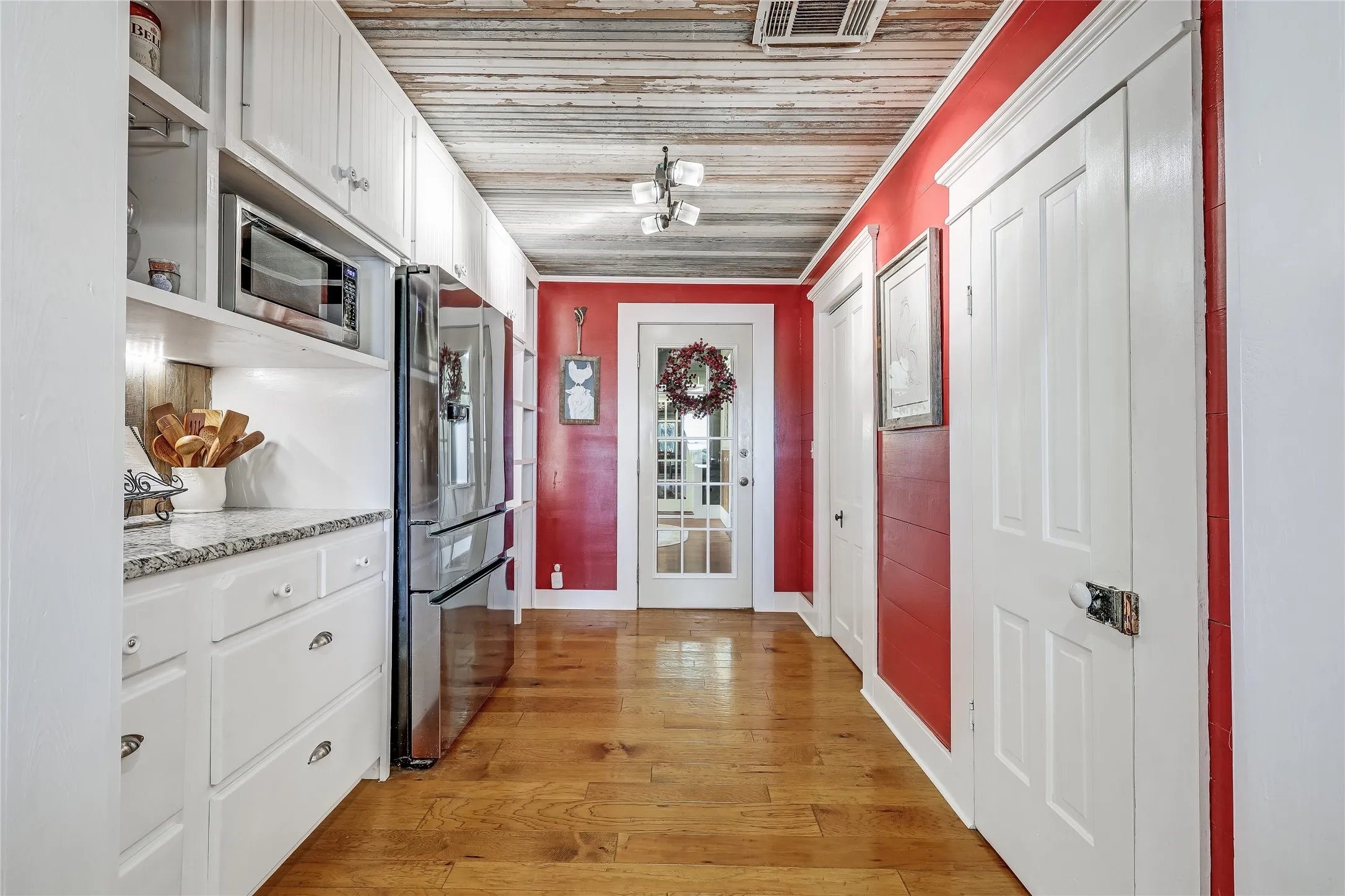 Single Family Residence For Sale in Bell County , 13471 Cedar Valley Road, Salado, Texas 76571, 6 Bedroom, 4 Bathroom, Garage spaces, 3,998 Sqft, built in 1980, mls#21310008, Real Estate Agent in Salado, Homes For Sale in Bell county, Homes For Sale in Salado, Realtor in Salado Texas, Real Estate Brokerage Independent Realty Texas, Luminita Cordes Realtor