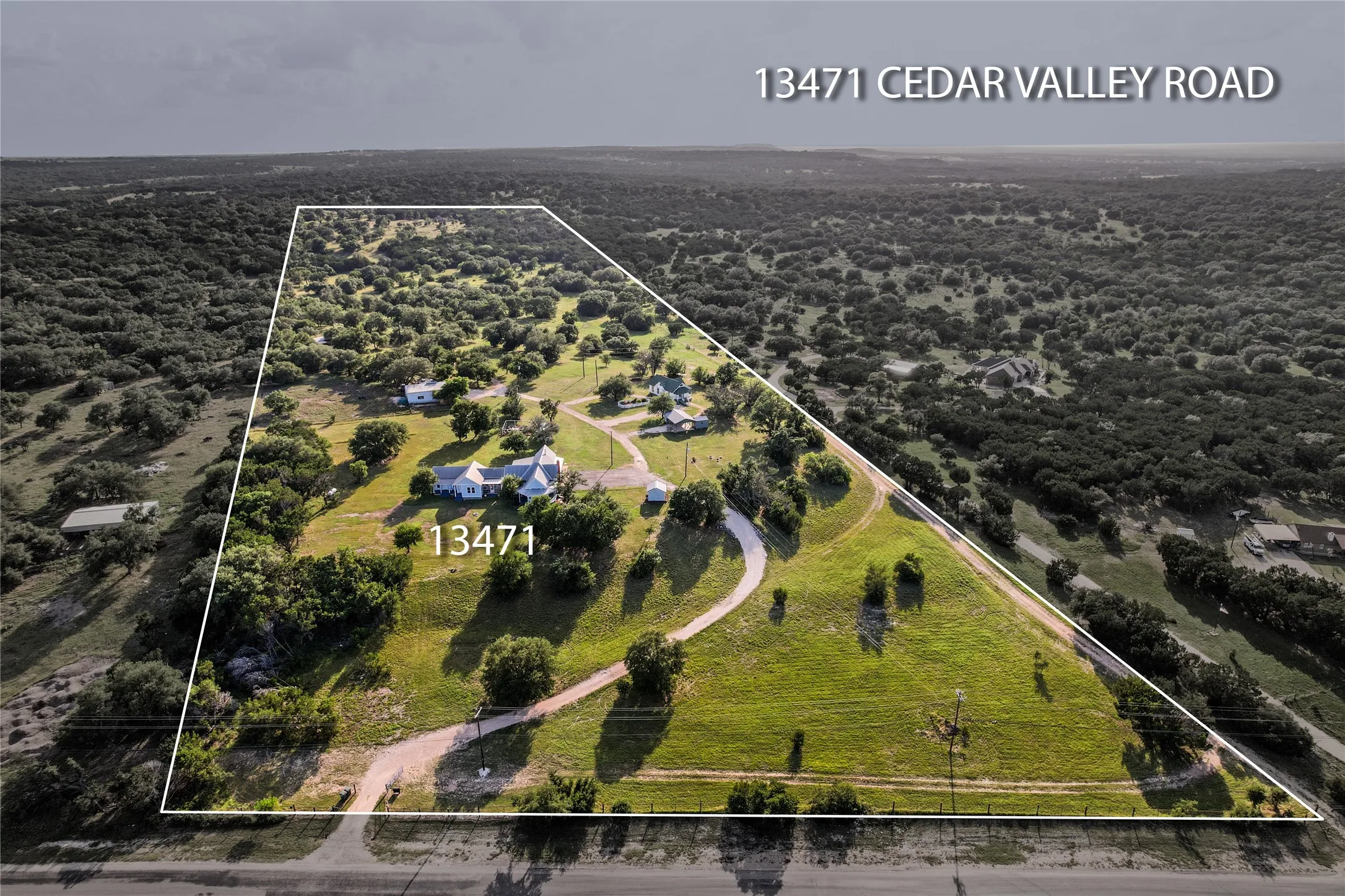 Single Family Residence For Sale in Bell County , 13471 Cedar Valley Road, Salado, Texas 76571, 6 Bedroom, 4 Bathroom, Garage spaces, 3,998 Sqft, built in 1980, mls#21310008, Real Estate Agent in Salado, Homes For Sale in Bell county, Homes For Sale in Salado, Realtor in Salado Texas, Real Estate Brokerage Independent Realty Texas, Luminita Cordes Realtor