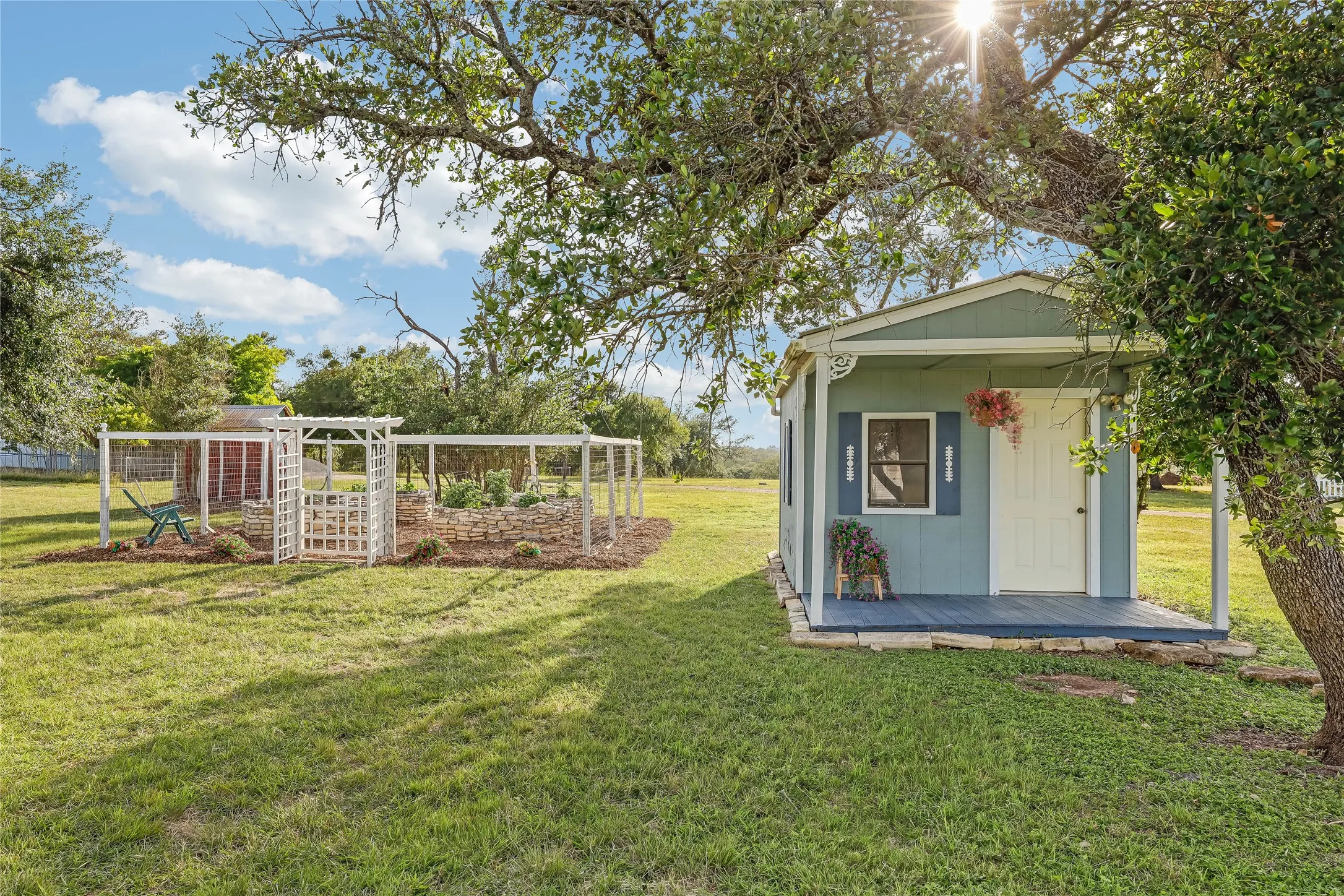 Single Family Residence For Sale in Bell County , 13471 Cedar Valley Road, Salado, Texas 76571, 6 Bedroom, 4 Bathroom, Garage spaces, 3,998 Sqft, built in 1980, mls#21310008, Real Estate Agent in Salado, Homes For Sale in Bell county, Homes For Sale in Salado, Realtor in Salado Texas, Real Estate Brokerage Independent Realty Texas, Luminita Cordes Realtor