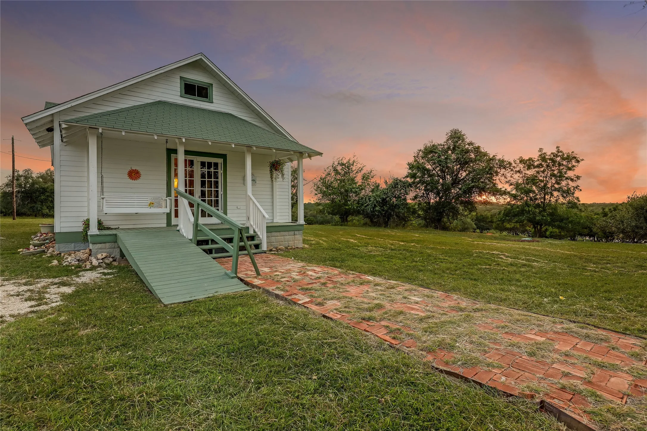 Single Family Residence For Sale in Bell County , 13471 Cedar Valley Road, Salado, Texas 76571, 6 Bedroom, 4 Bathroom, Garage spaces, 3,998 Sqft, built in 1980, mls#21310008, Real Estate Agent in Salado, Homes For Sale in Bell county, Homes For Sale in Salado, Realtor in Salado Texas, Real Estate Brokerage Independent Realty Texas, Luminita Cordes Realtor