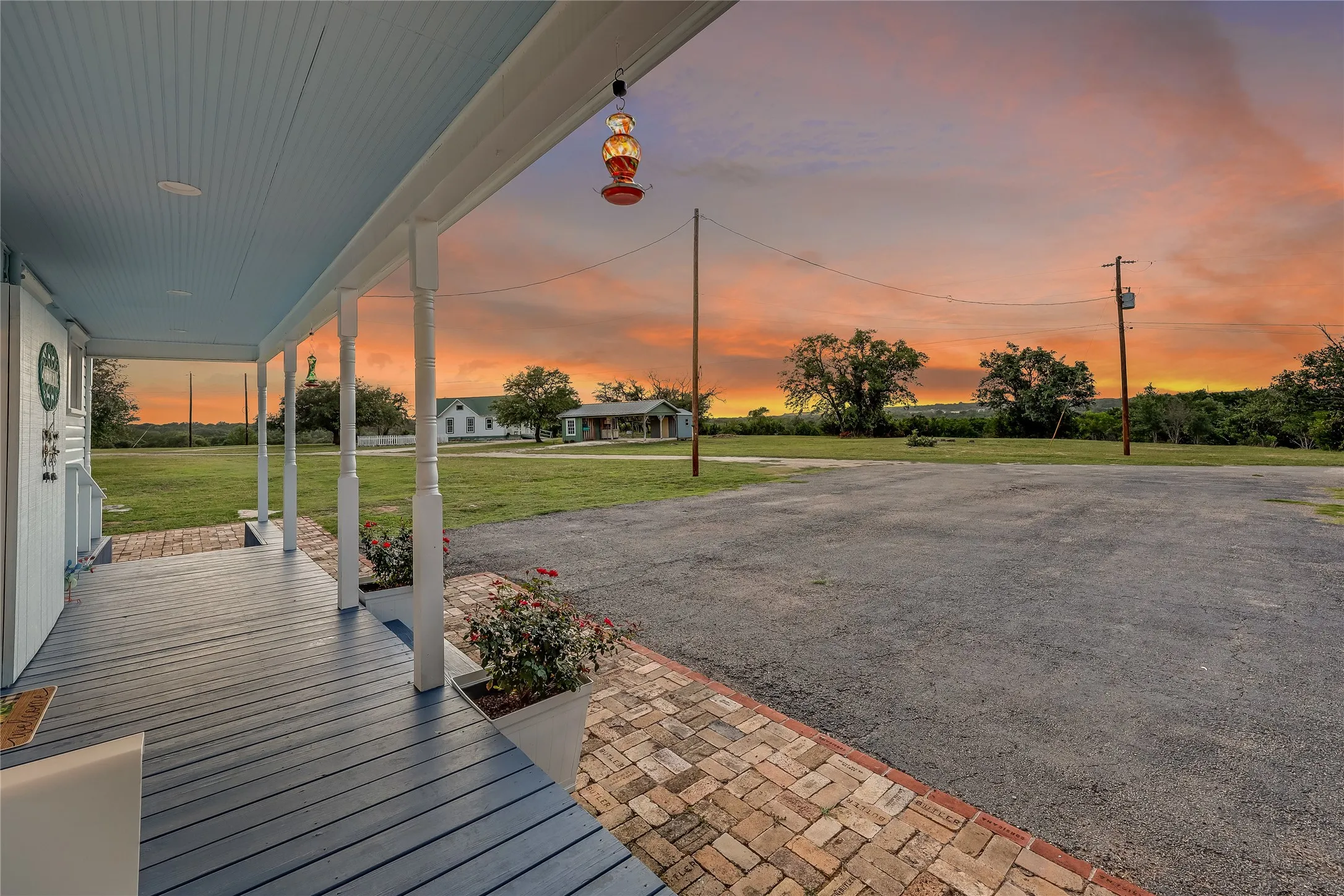 Single Family Residence For Sale in Bell County , 13471 Cedar Valley Road, Salado, Texas 76571, 6 Bedroom, 4 Bathroom, Garage spaces, 3,998 Sqft, built in 1980, mls#21310008, Real Estate Agent in Salado, Homes For Sale in Bell county, Homes For Sale in Salado, Realtor in Salado Texas, Real Estate Brokerage Independent Realty Texas, Luminita Cordes Realtor