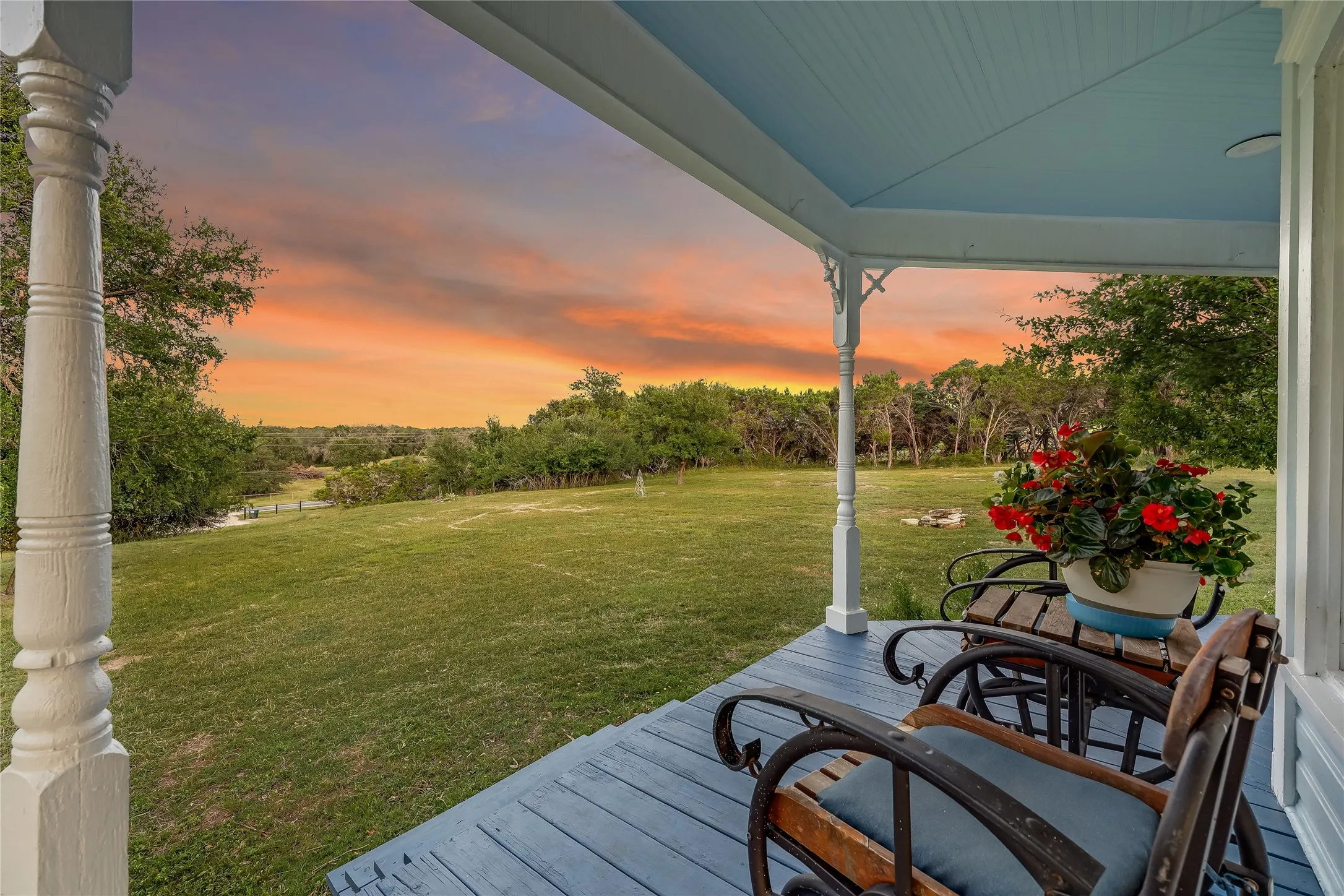 Single Family Residence For Sale in Bell County , 13471 Cedar Valley Road, Salado, Texas 76571, 6 Bedroom, 4 Bathroom, Garage spaces, 3,998 Sqft, built in 1980, mls#21310008, Real Estate Agent in Salado, Homes For Sale in Bell county, Homes For Sale in Salado, Realtor in Salado Texas, Real Estate Brokerage Independent Realty Texas, Luminita Cordes Realtor
