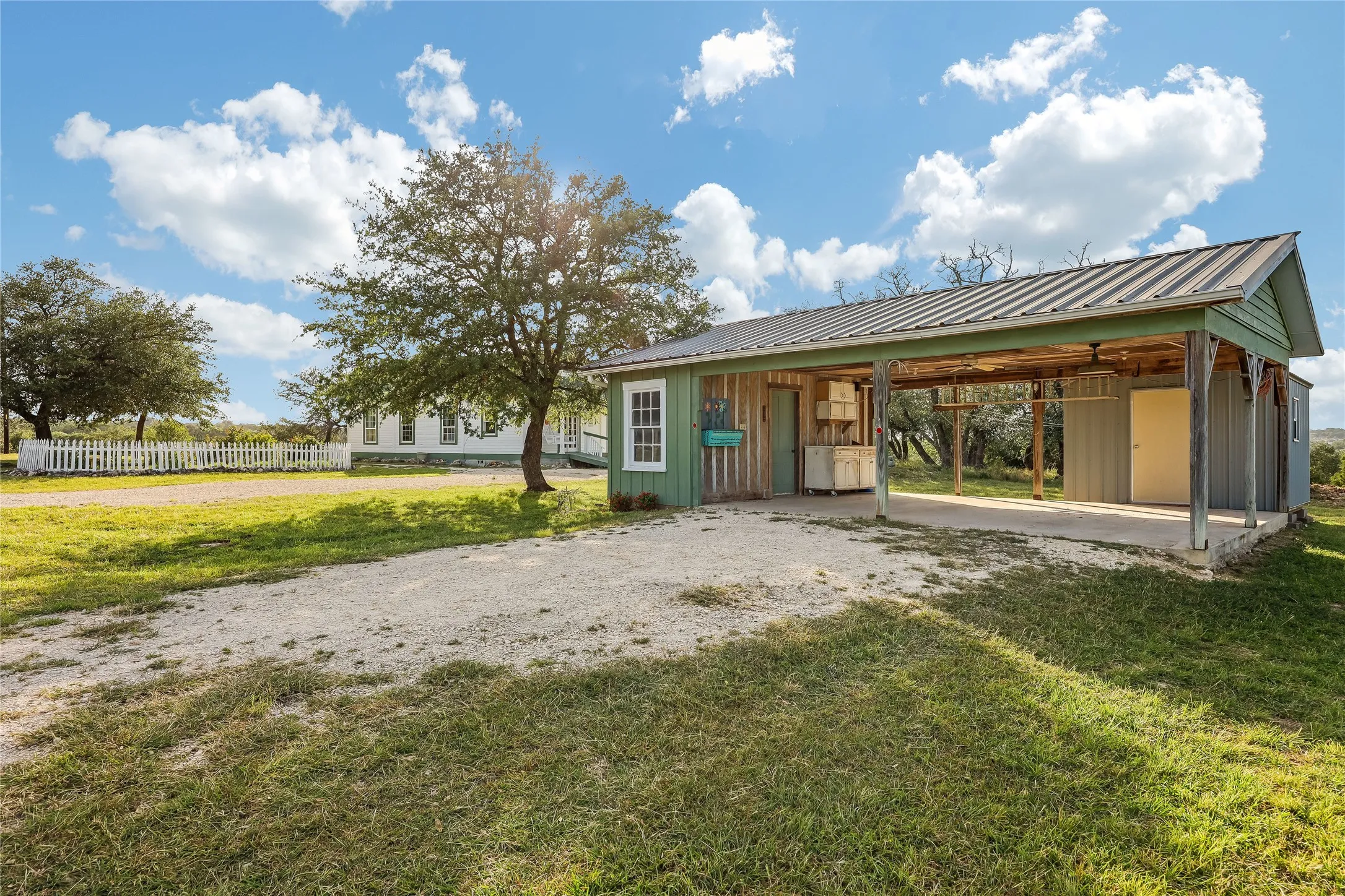 Single Family Residence For Sale in Bell County , 13471 Cedar Valley Road, Salado, Texas 76571, 6 Bedroom, 4 Bathroom, Garage spaces, 3,998 Sqft, built in 1980, mls#21310008, Real Estate Agent in Salado, Homes For Sale in Bell county, Homes For Sale in Salado, Realtor in Salado Texas, Real Estate Brokerage Independent Realty Texas, Luminita Cordes Realtor