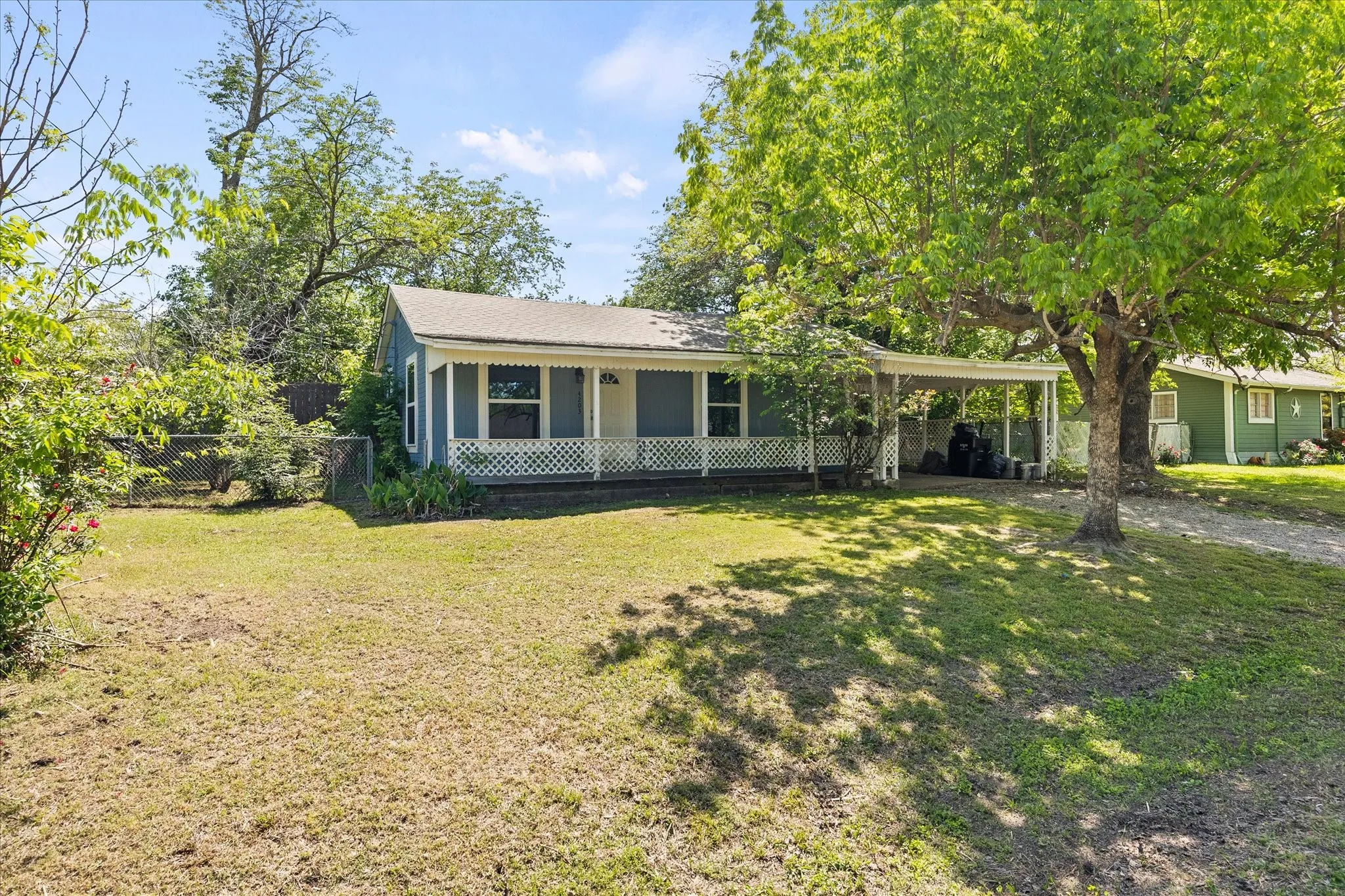 Single Family Residence For Sale in Hunt County , 4203 Cordell Street, Greenville, Texas 75401, 3 Bedroom, 2 Bathroom, Garage spaces, 864 Sqft, built in 1975, mls#21310010, Real Estate Agent in Greenville, Homes For Sale in Hunt county, Homes For Sale in Greenville, Realtor in Greenville Texas, Real Estate Brokerage Independent Realty Texas, Luminita Cordes Realtor