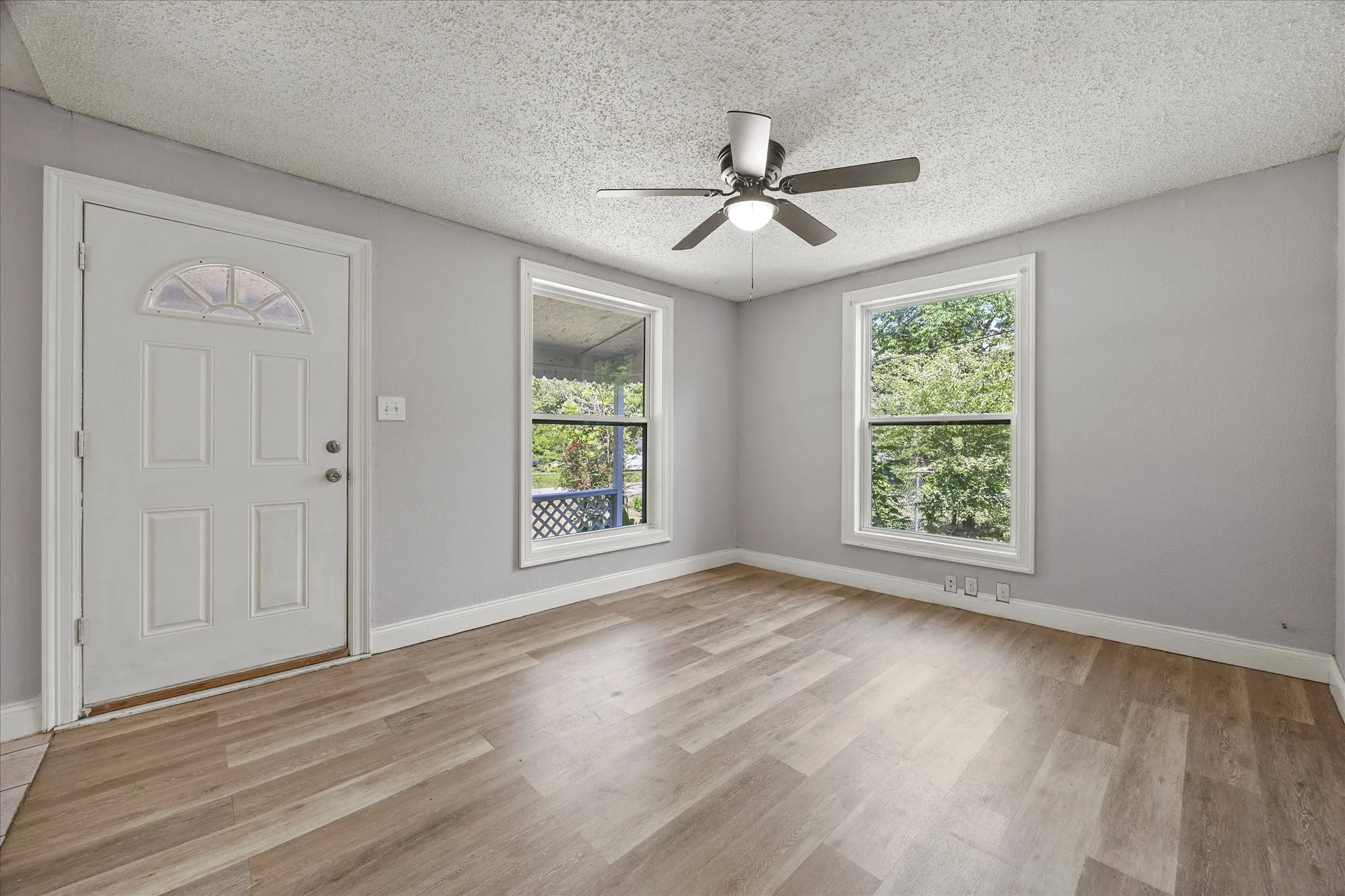 Single Family Residence For Sale in Hunt County , 4203 Cordell Street, Greenville, Texas 75401, 3 Bedroom, 2 Bathroom, Garage spaces, 864 Sqft, built in 1975, mls#21310010, Real Estate Agent in Greenville, Homes For Sale in Hunt county, Homes For Sale in Greenville, Realtor in Greenville Texas, Real Estate Brokerage Independent Realty Texas, Luminita Cordes Realtor