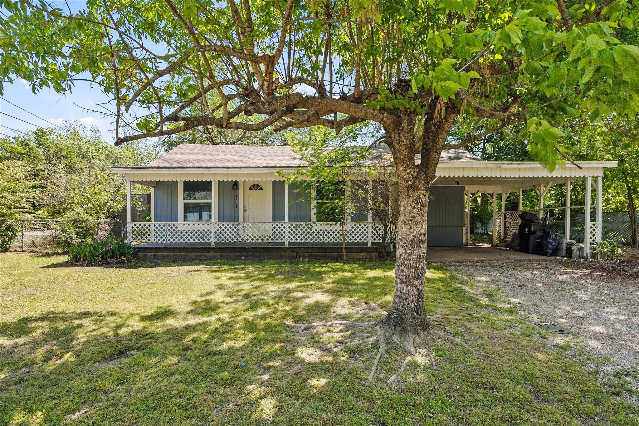 Single Family Residence For Sale in Hunt County , 4203 Cordell Street, Greenville, Texas 75401, 3 Bedroom, 2 Bathroom, Garage spaces, 864 Sqft, built in 1975, mls#21310010, Real Estate Agent in Greenville, Homes For Sale in Hunt county, Homes For Sale in Greenville, Realtor in Greenville Texas, Real Estate Brokerage Independent Realty Texas, Luminita Cordes Realtor
