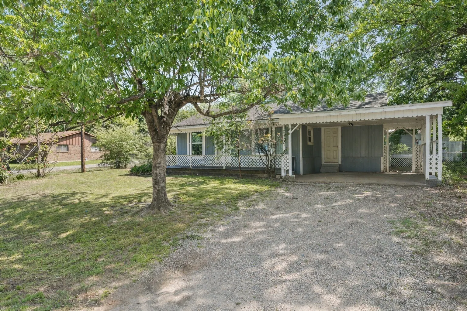 Single Family Residence For Sale in Hunt County , 4203 Cordell Street, Greenville, Texas 75401, 3 Bedroom, 2 Bathroom, Garage spaces, 864 Sqft, built in 1975, mls#21310010, Real Estate Agent in Greenville, Homes For Sale in Hunt county, Homes For Sale in Greenville, Realtor in Greenville Texas, Real Estate Brokerage Independent Realty Texas, Luminita Cordes Realtor