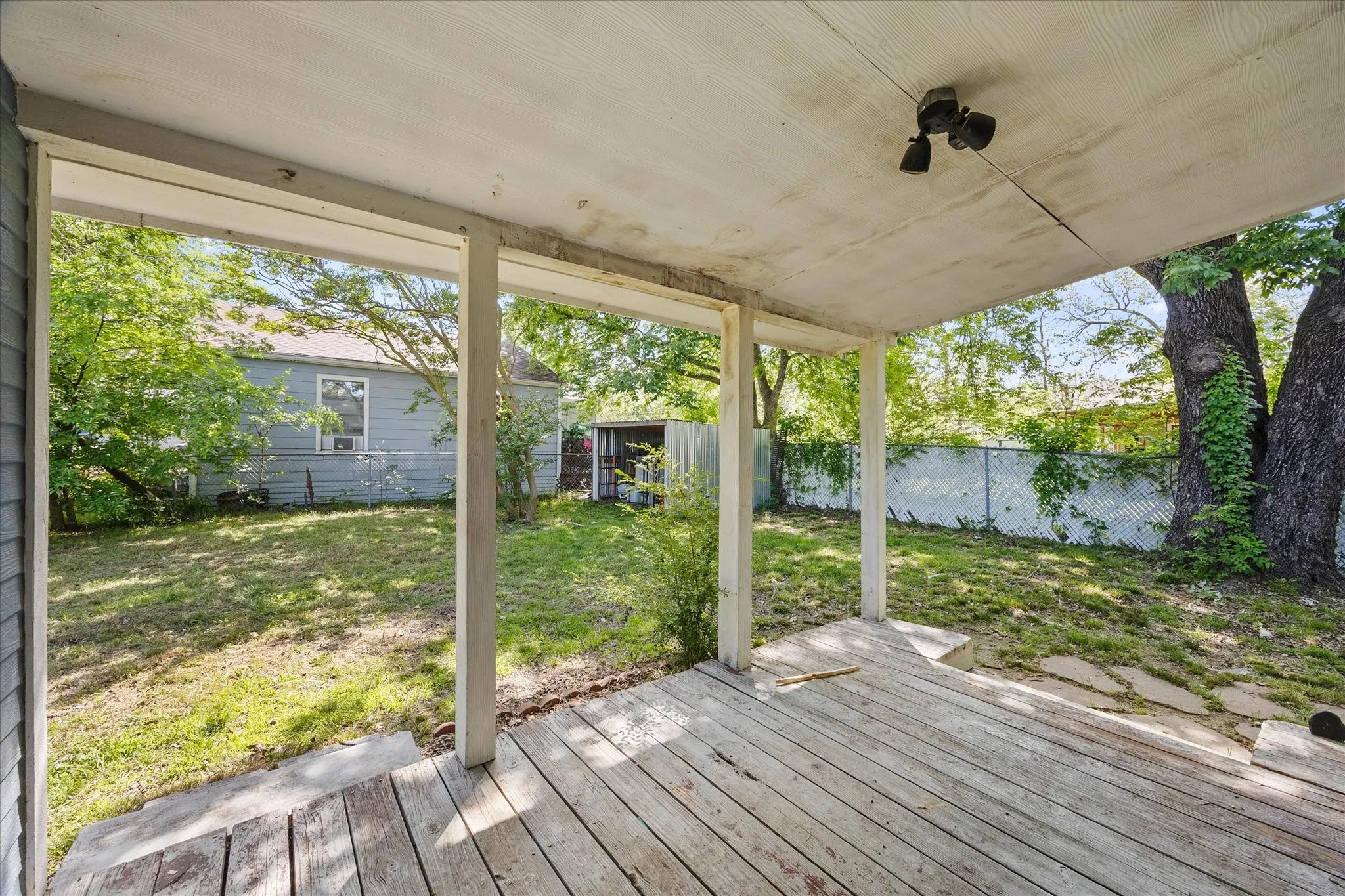 Single Family Residence For Sale in Hunt County , 4203 Cordell Street, Greenville, Texas 75401, 3 Bedroom, 2 Bathroom, Garage spaces, 864 Sqft, built in 1975, mls#21310010, Real Estate Agent in Greenville, Homes For Sale in Hunt county, Homes For Sale in Greenville, Realtor in Greenville Texas, Real Estate Brokerage Independent Realty Texas, Luminita Cordes Realtor
